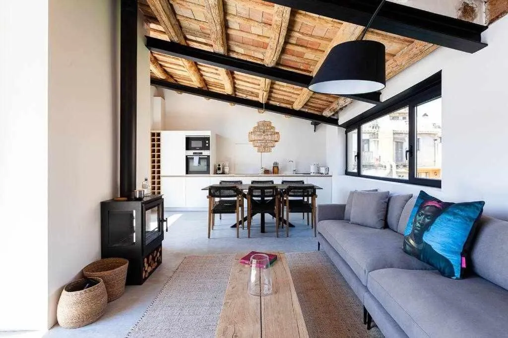 Velo Vern 3- Luxury penthouse w views of city wall