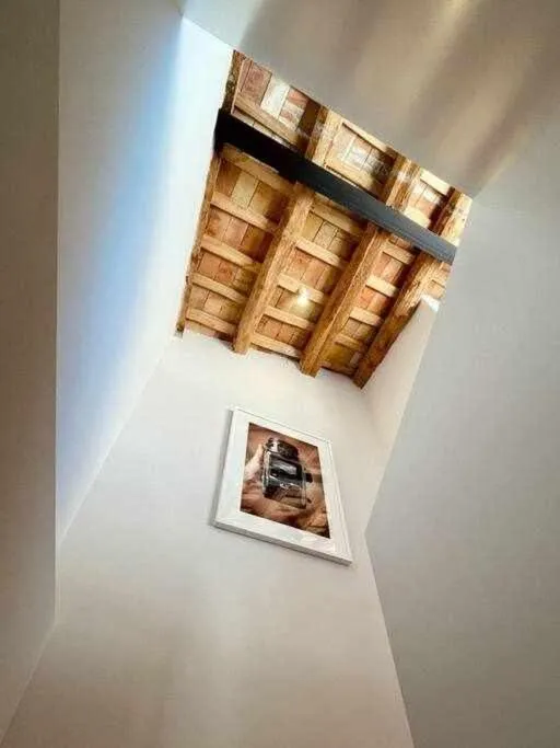 Velo Vern 3- Luxury penthouse w views of city wall