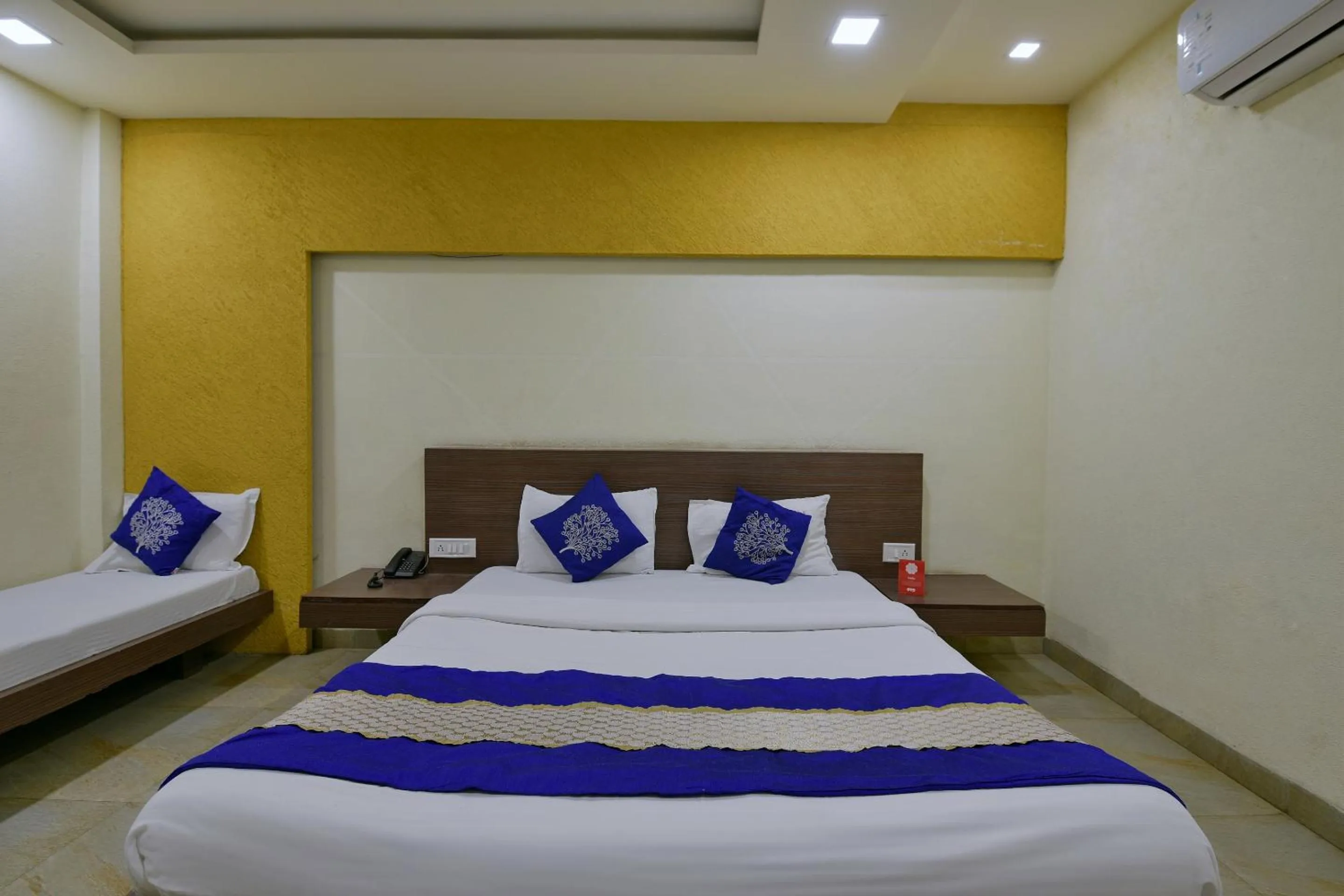 Bedroom, Bed in Hotel O SVL