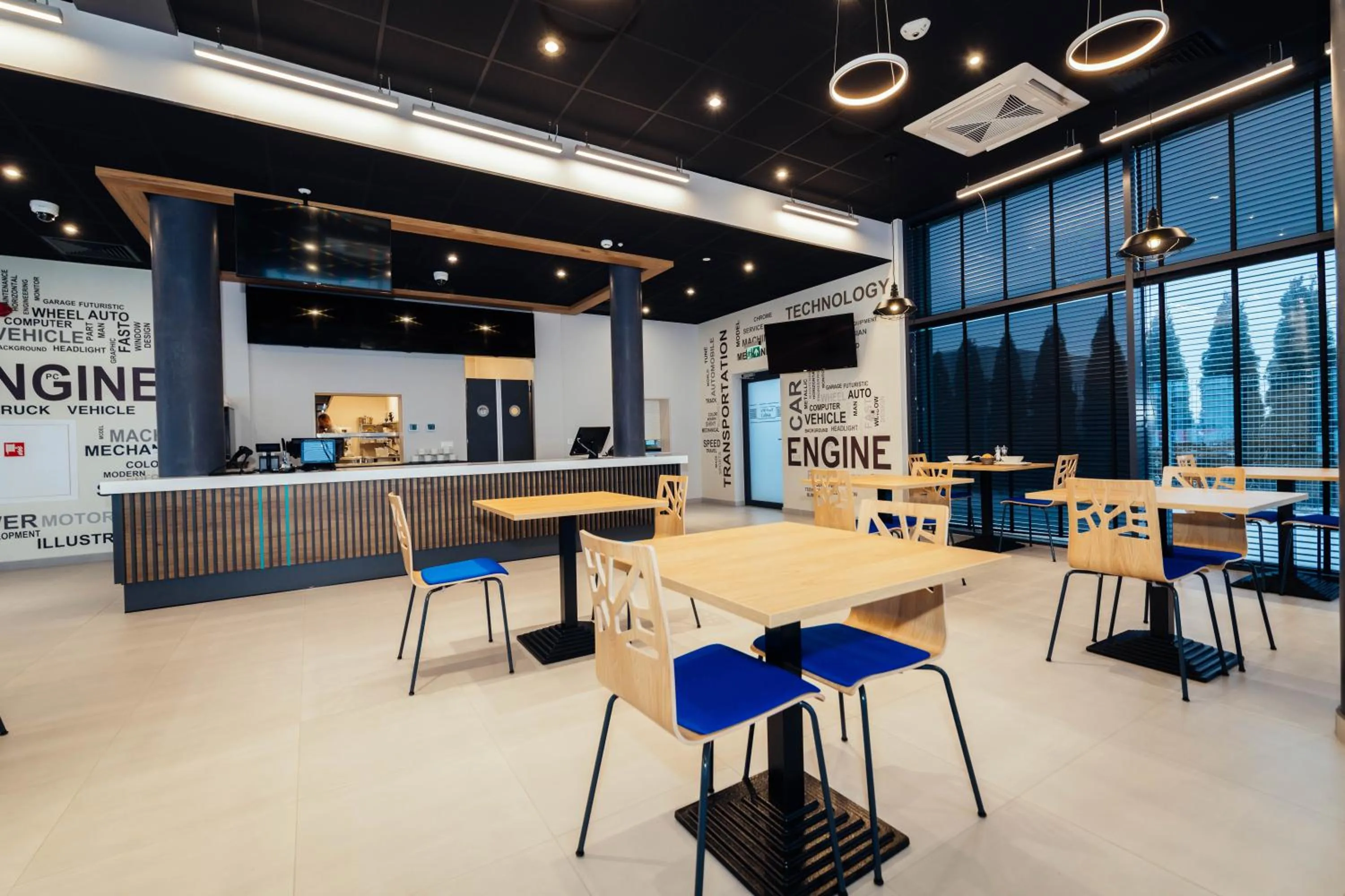 Restaurant/places to eat in blue hotel