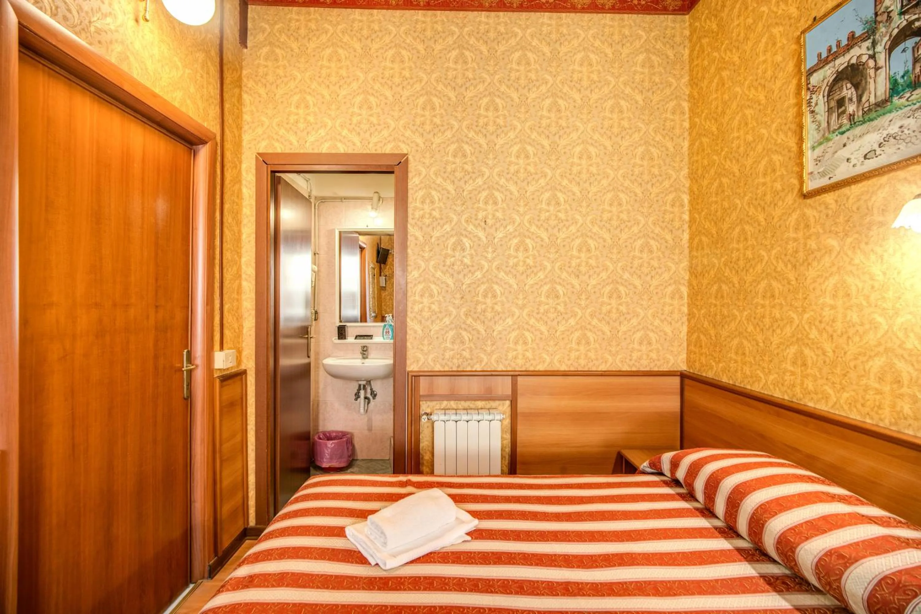 Photo of the whole room, Bed in Hotel Artromano