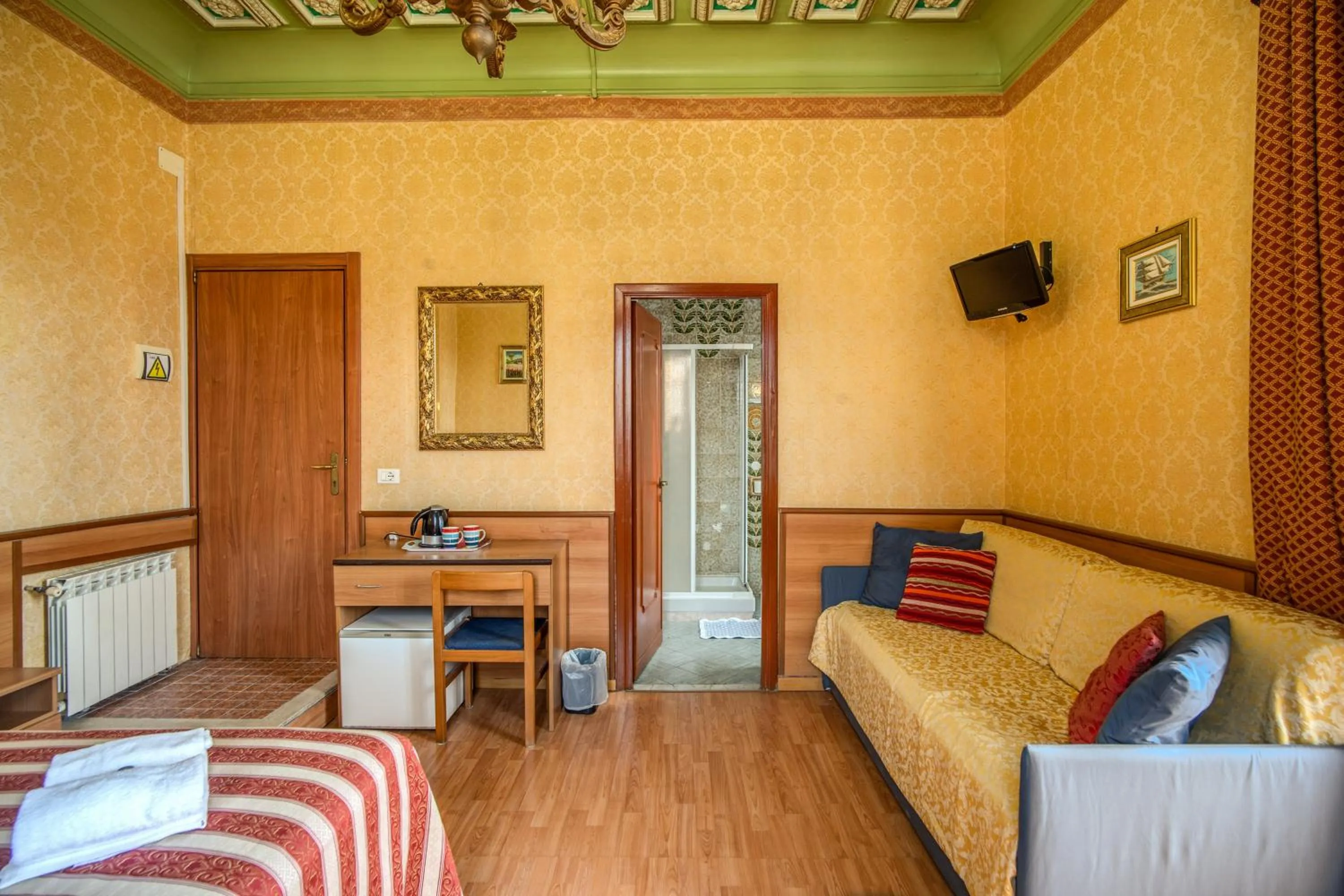 Photo of the whole room, Bed in Hotel Artromano