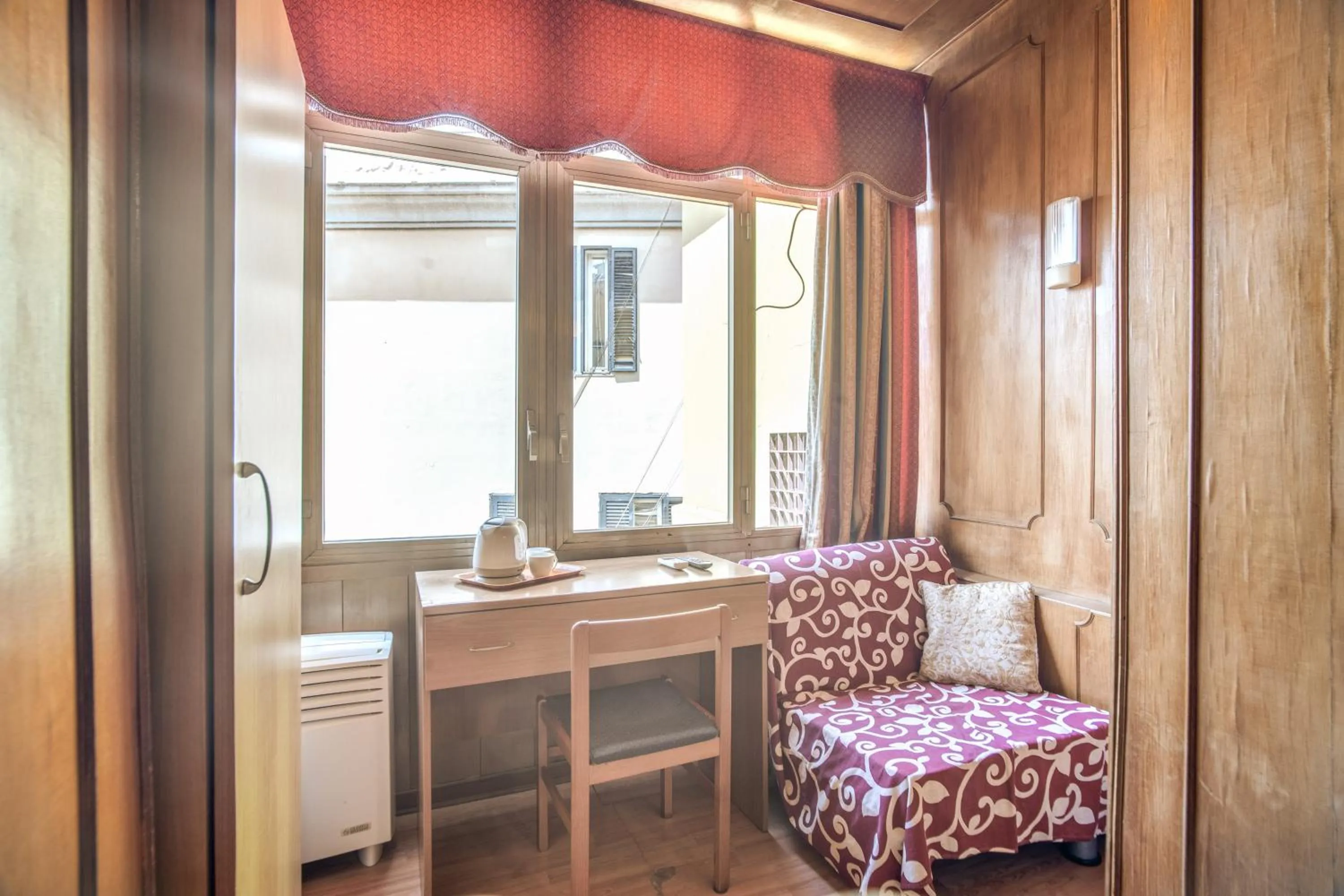 Seating area, Bed in Hotel Artromano