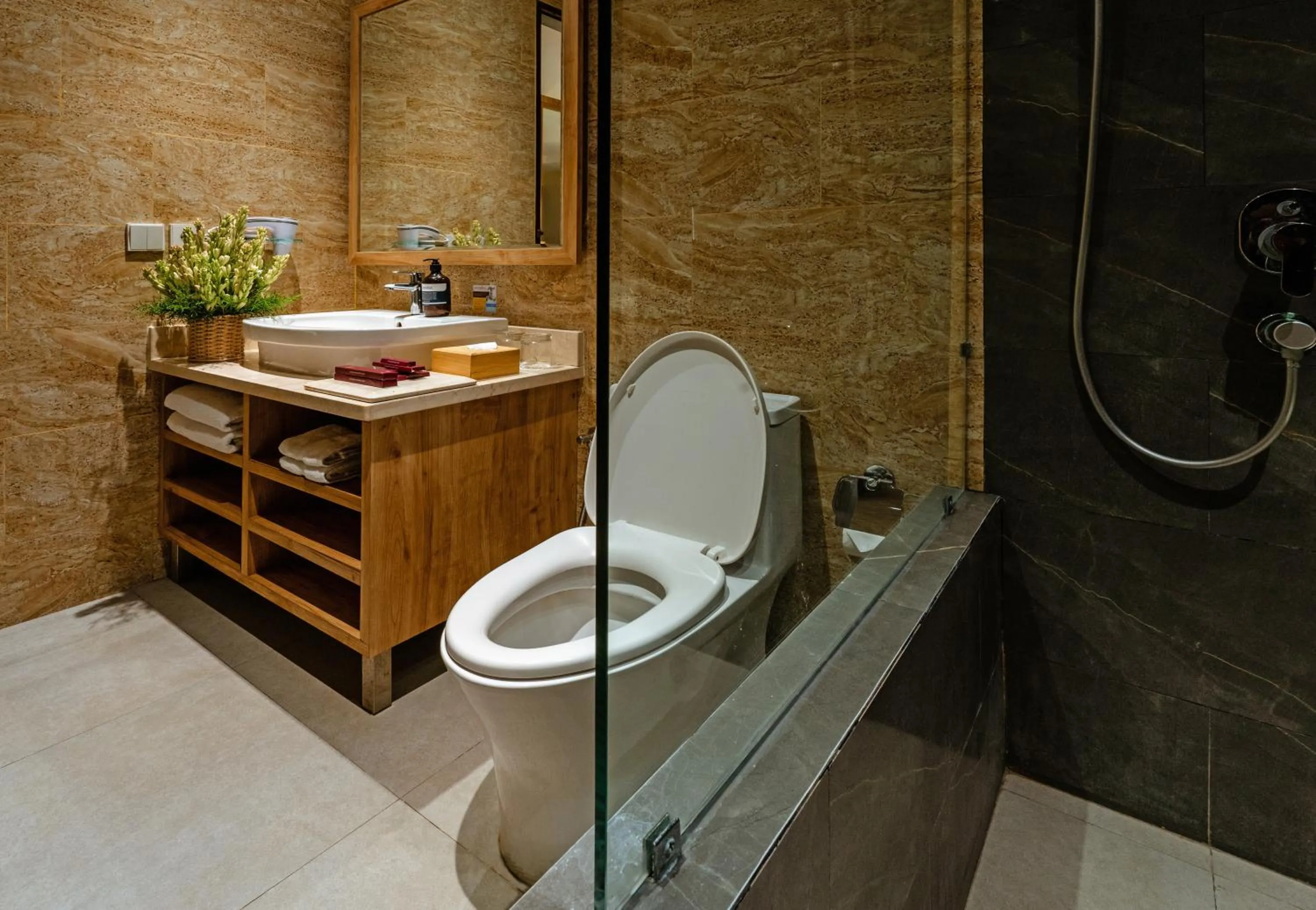 Toilet in Bali Sunshine Nusa Dua