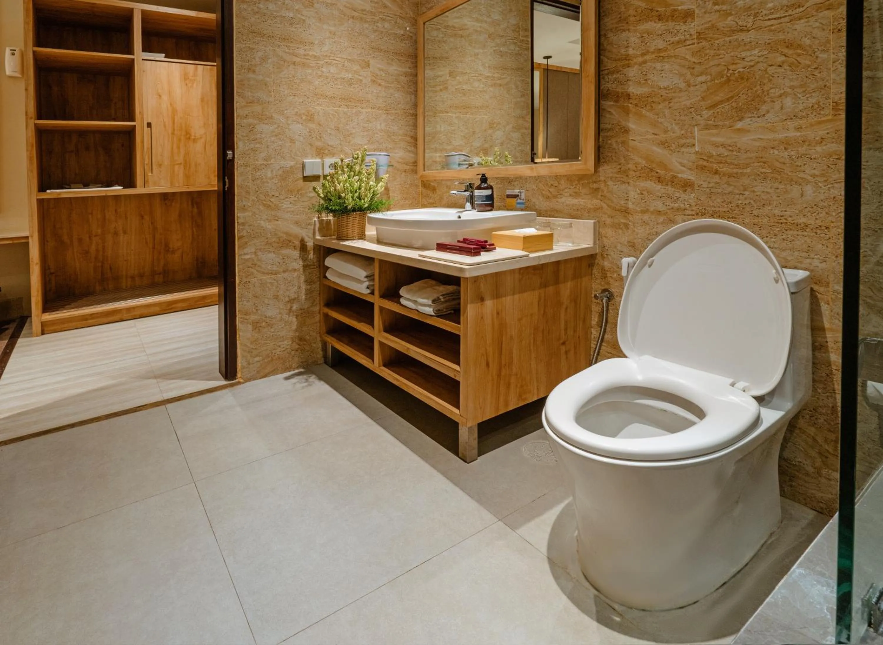 Toilet in Bali Sunshine Nusa Dua