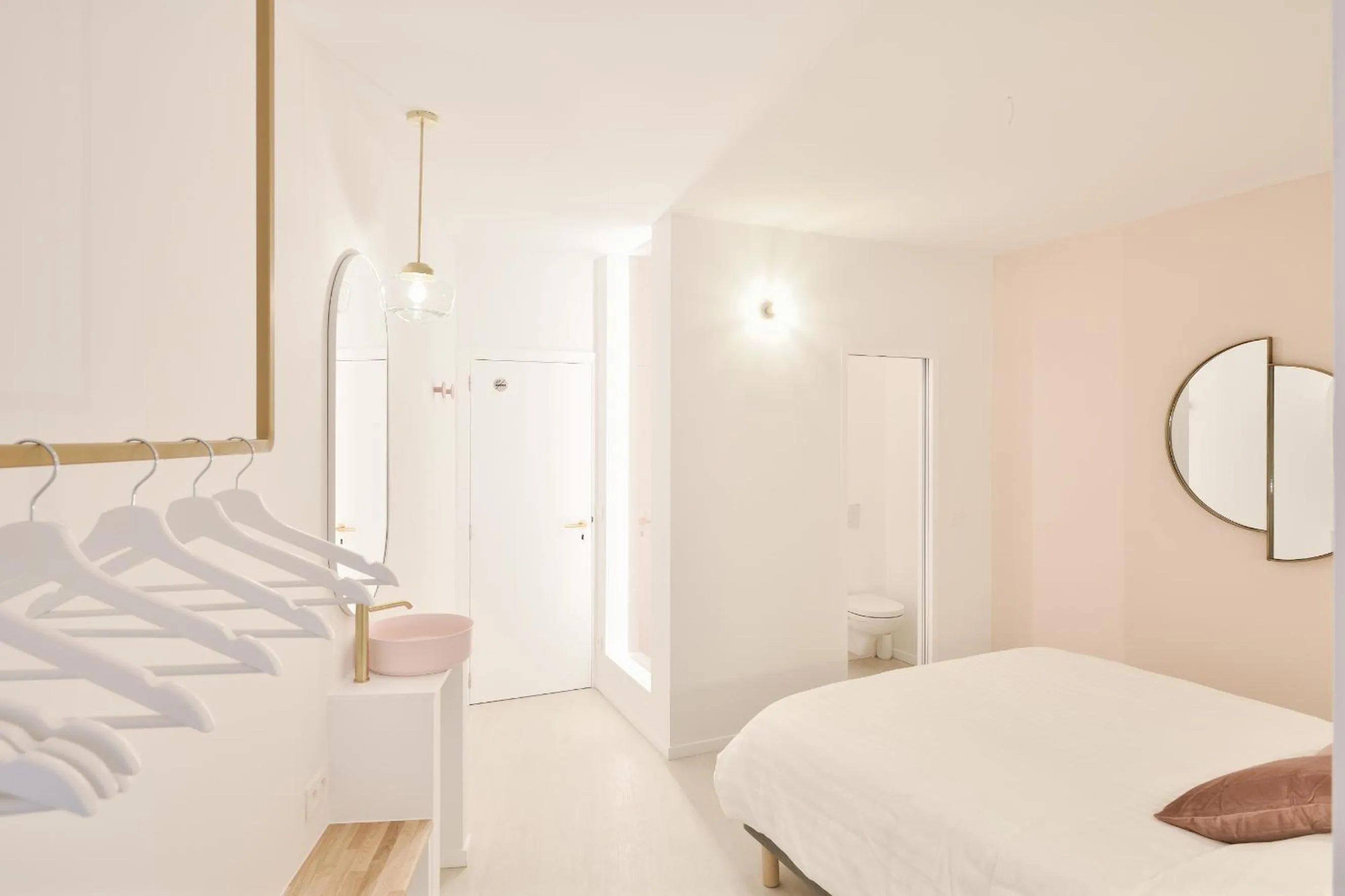 Bedroom, Bed in Urban Walls