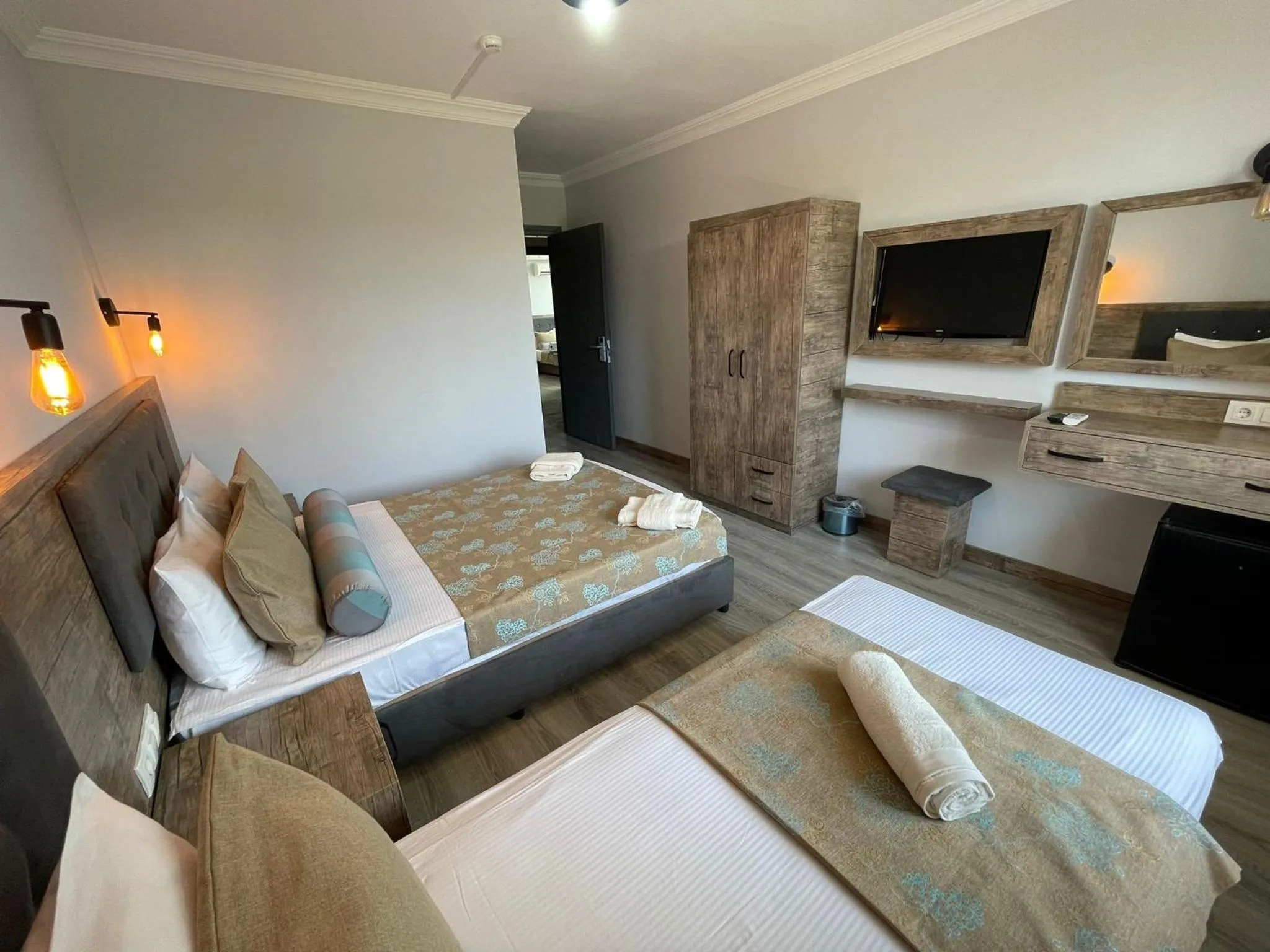 Photo of the whole room, Bed in Seven City Hotel