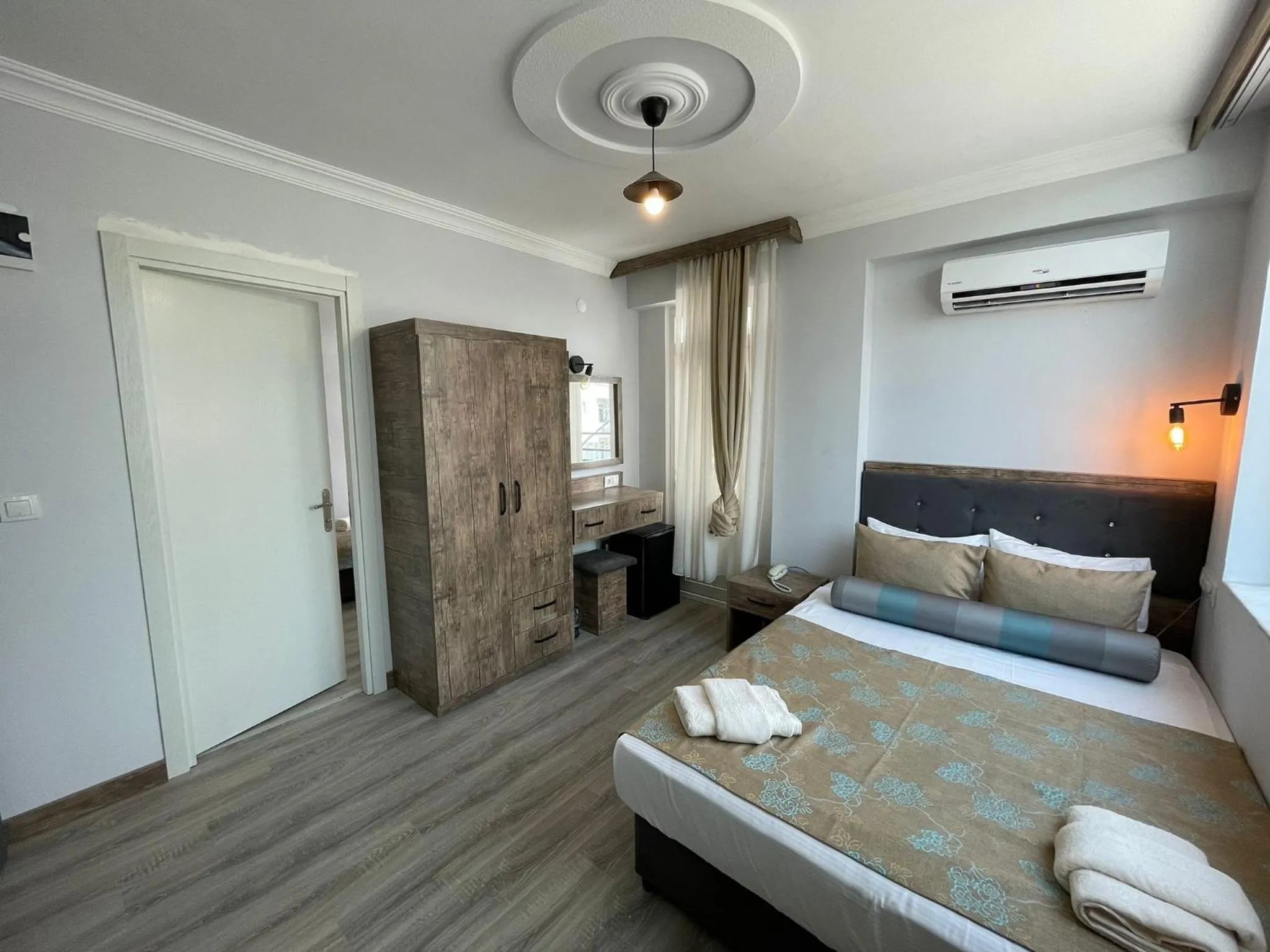 Bed in Seven City Hotel