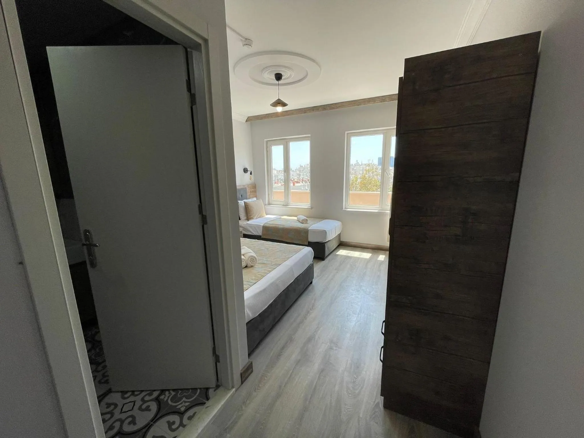 Bedroom, Bed in Seven City Hotel