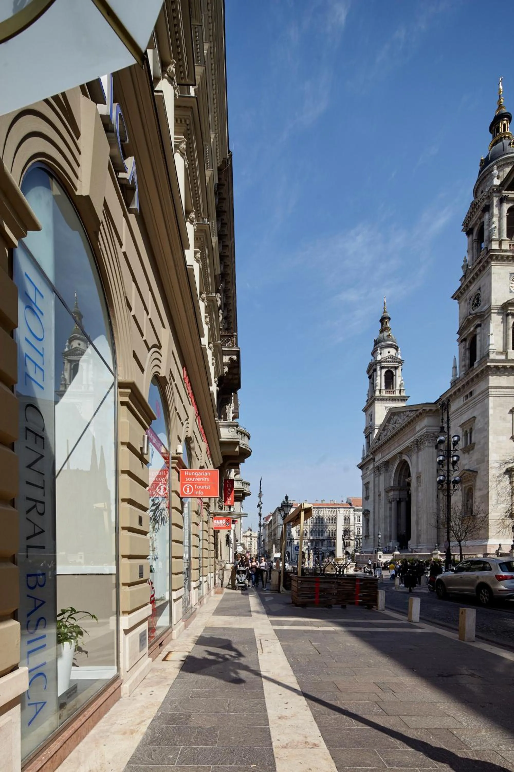 Property building in Hotel Central Basilica