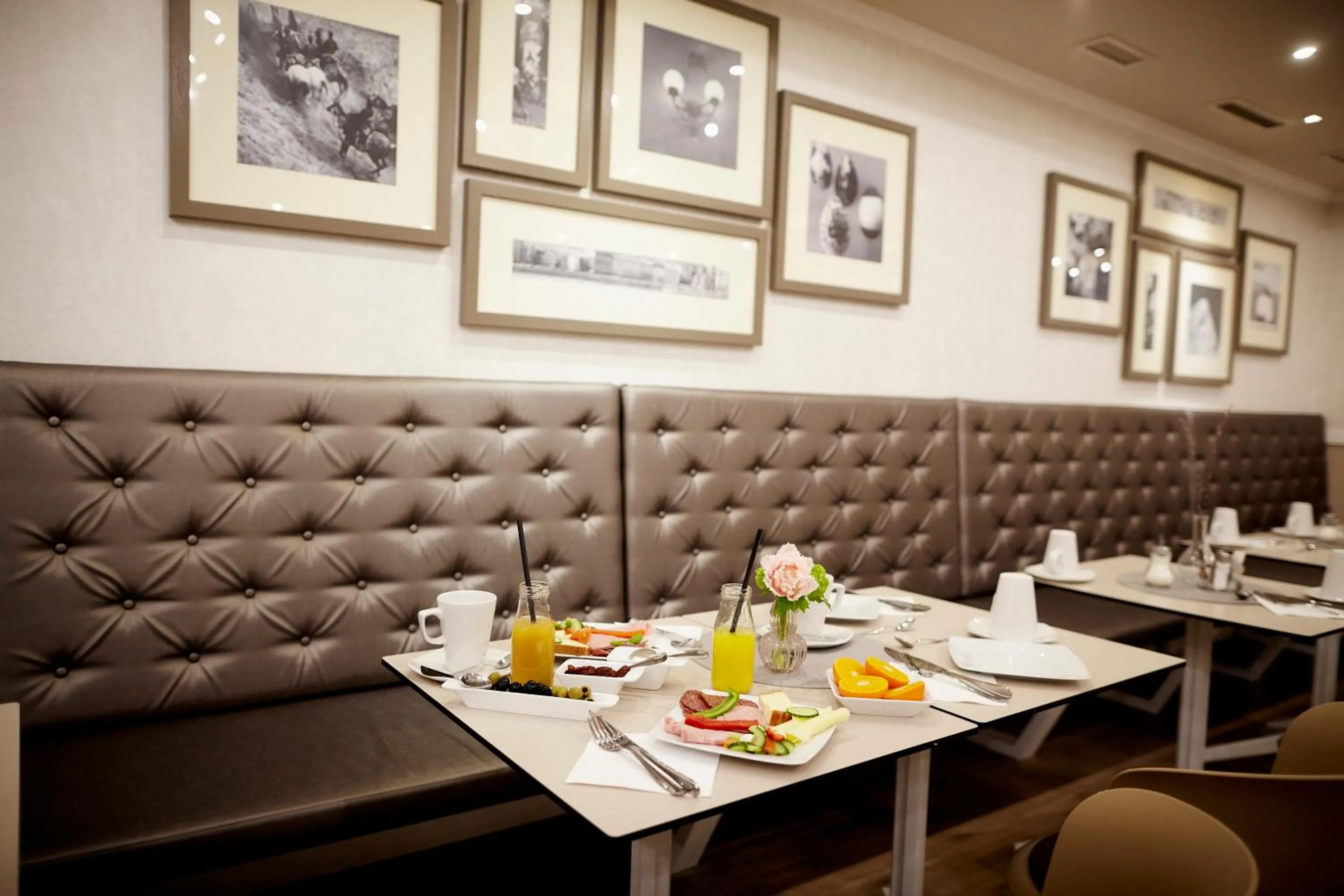 Restaurant/places to eat in Hotel Central Basilica