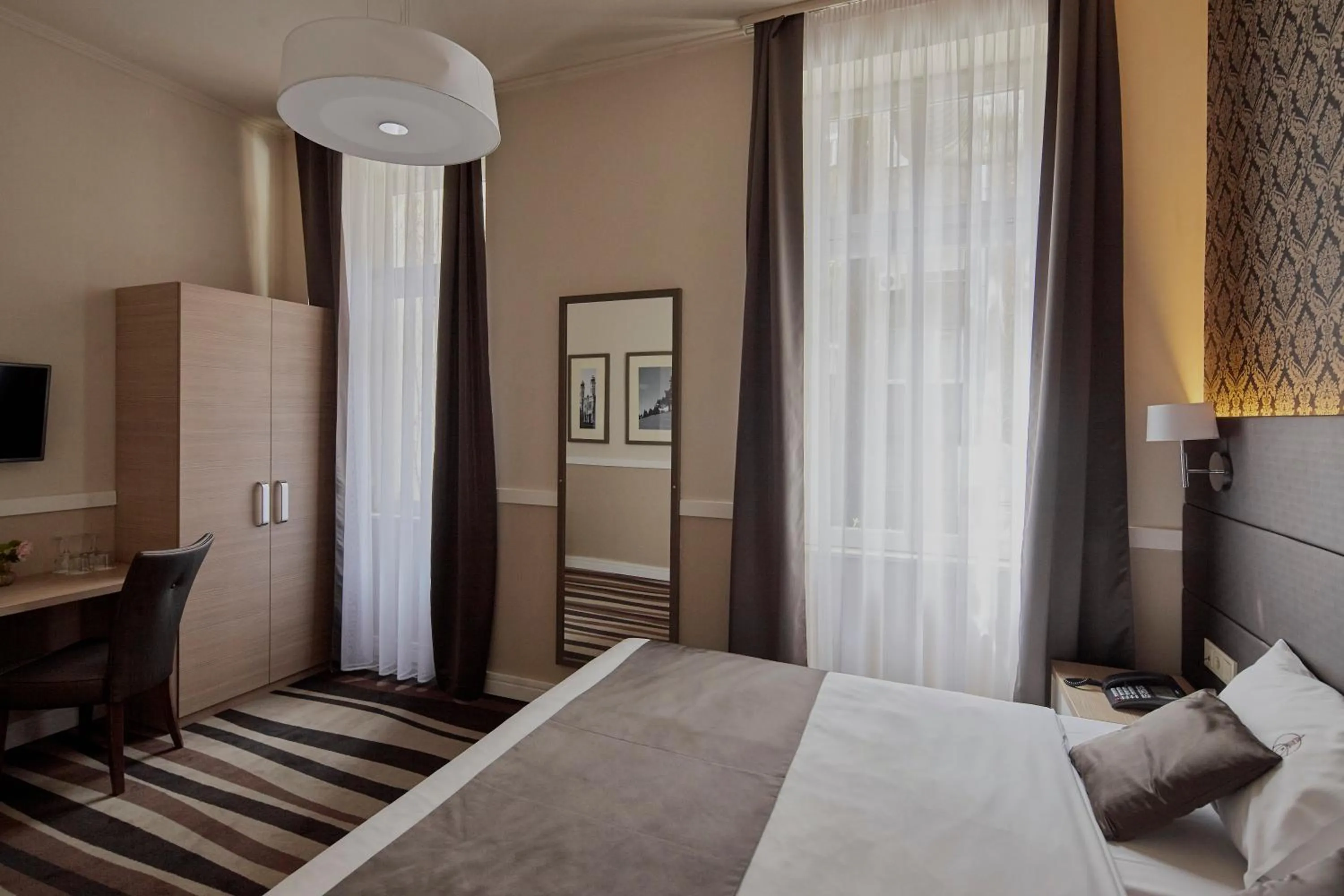 Bed in Hotel Central Basilica