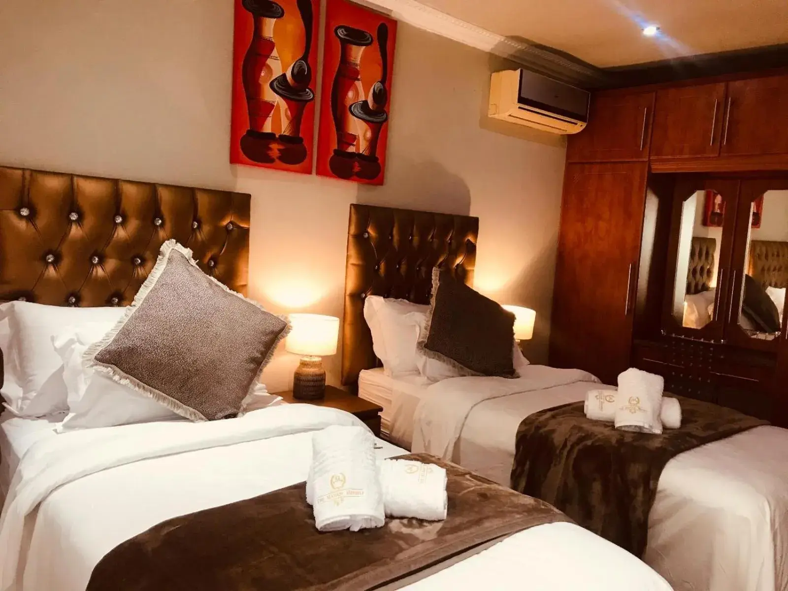 Twin Room - single occupancy in The Madam Herself B&B Twin Room - single occupancy in The Madam Herself B&B