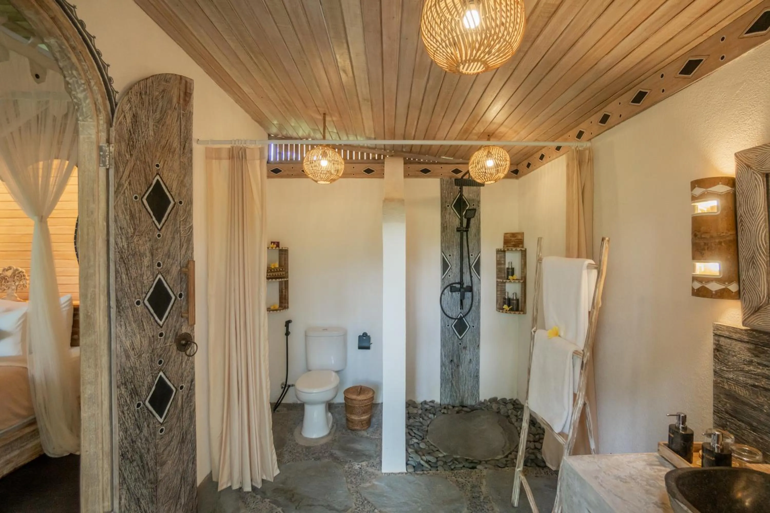 Shower, Bed in Pramana Giri Kusuma