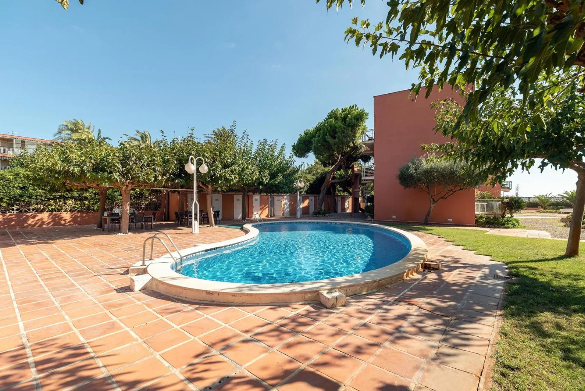 Swimming pool in Ocean view apartment renovated