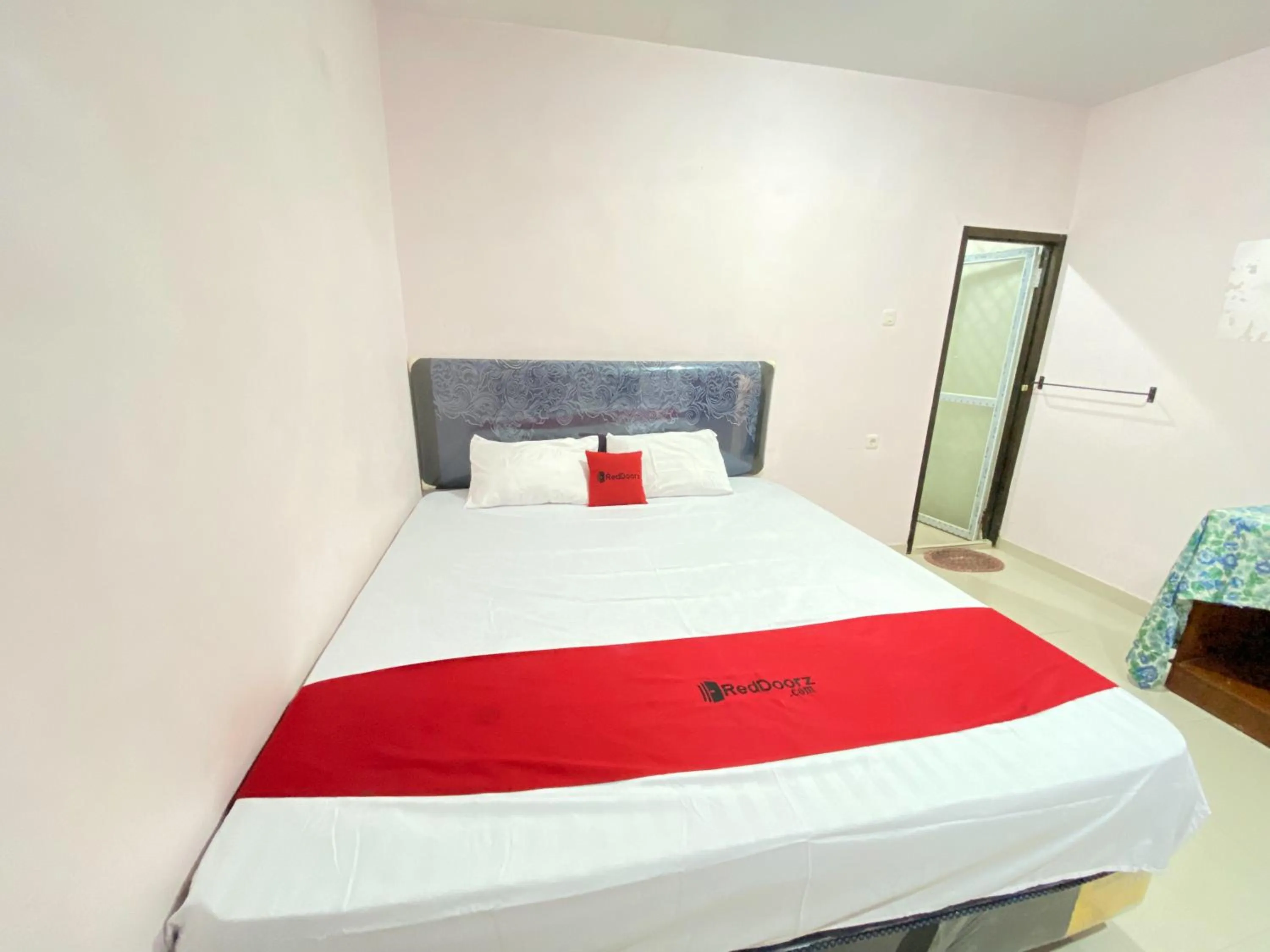 Bed in RedDoorz At Homestay Madu Makassar