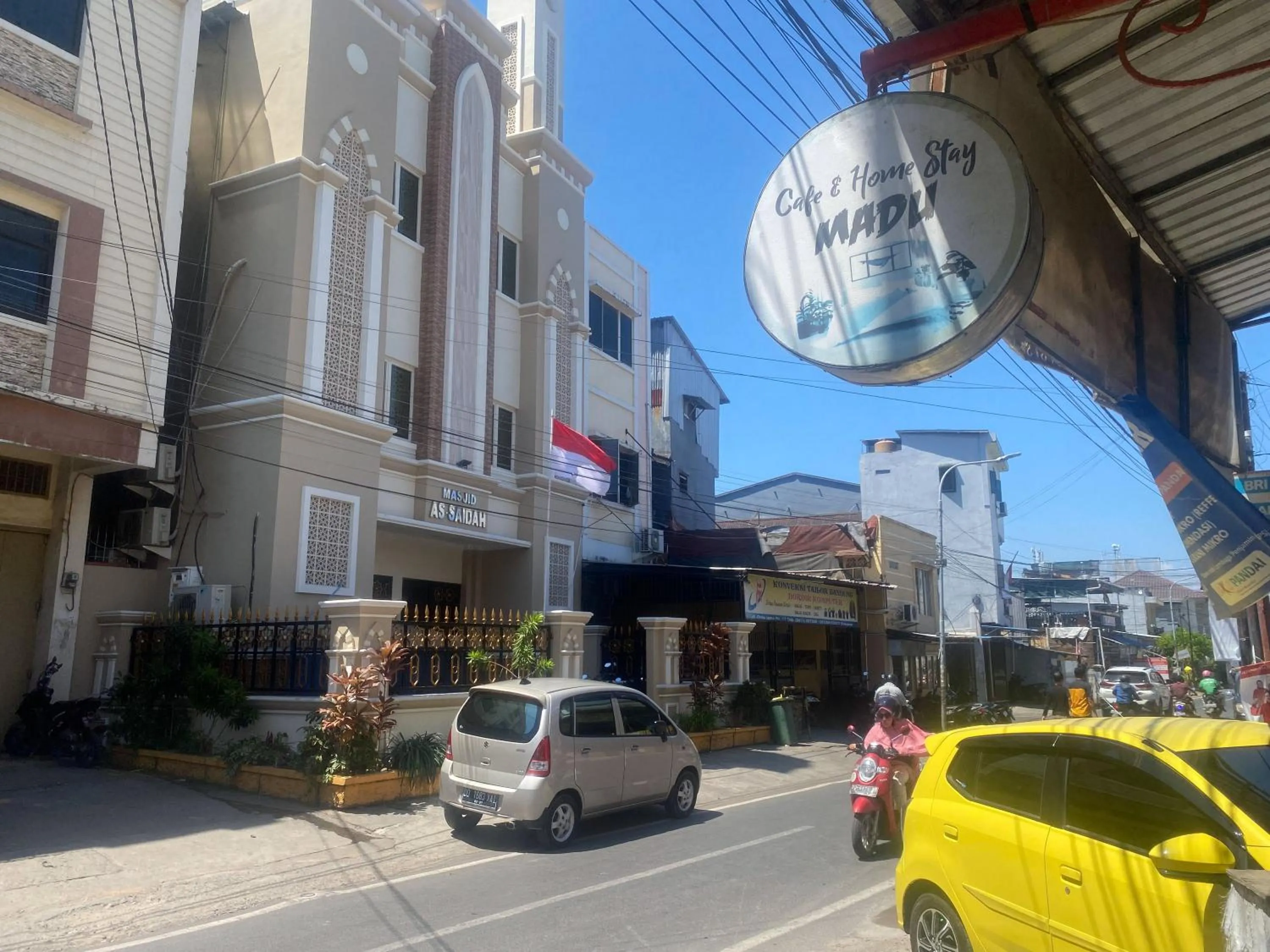 Property building in RedDoorz At Homestay Madu Makassar