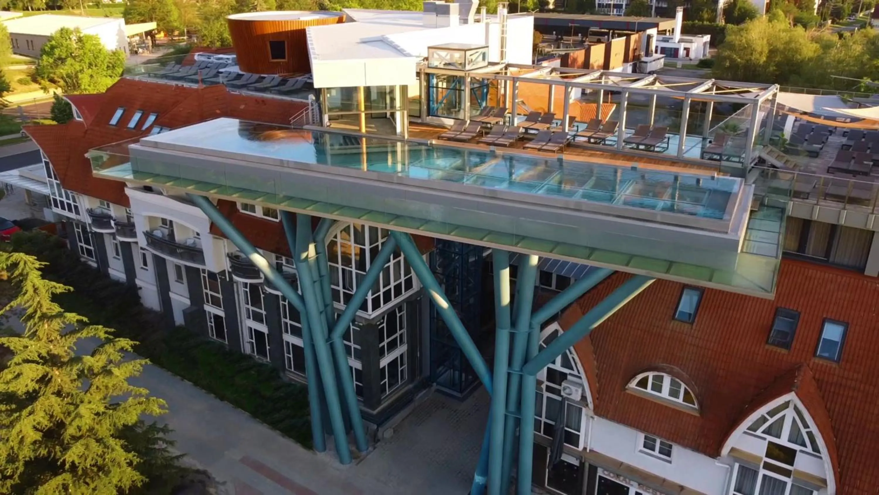 Swimming pool in MenDan Magic Spa & Wellness Hotel