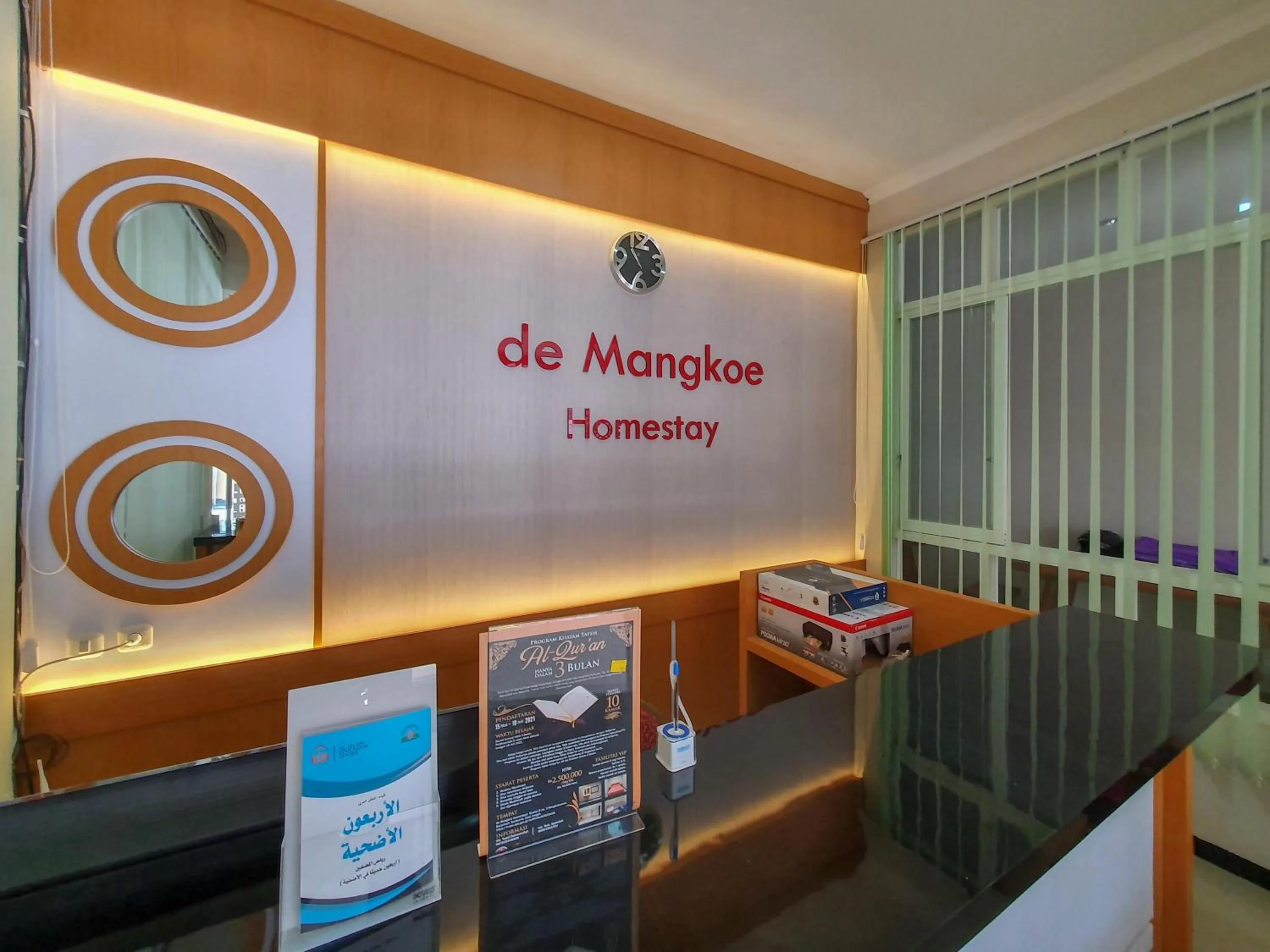 Lobby or reception in RedDoorz Syariah near Solo Paragon Mall 2