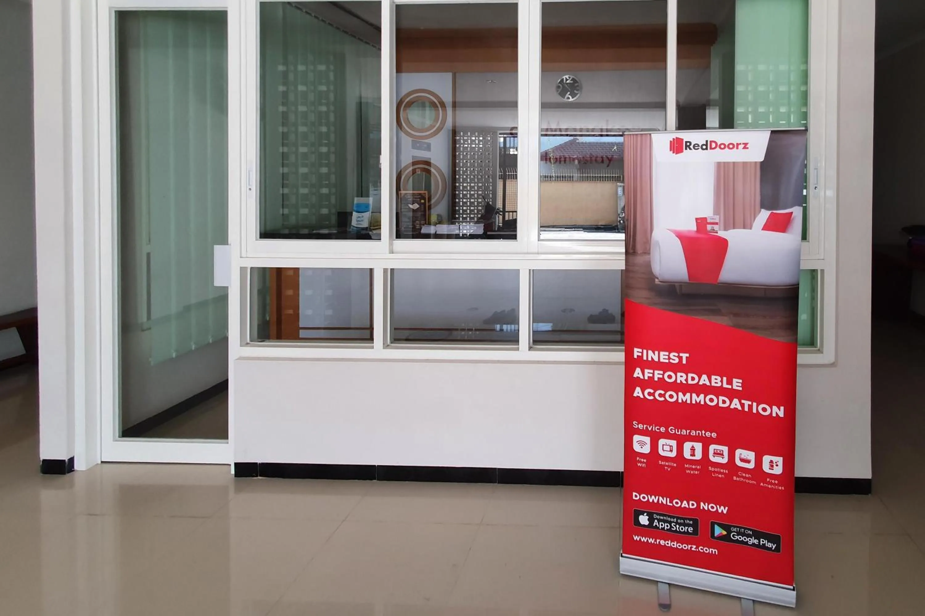 Facade/entrance in RedDoorz Syariah near Solo Paragon Mall 2