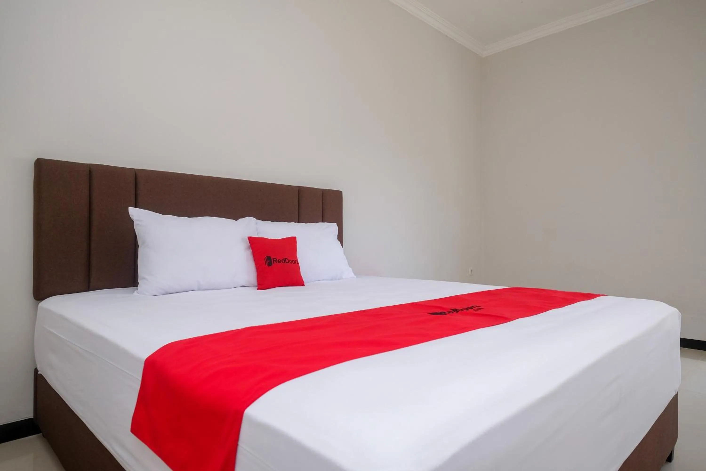 Bedroom in RedDoorz Syariah near Solo Paragon Mall 2