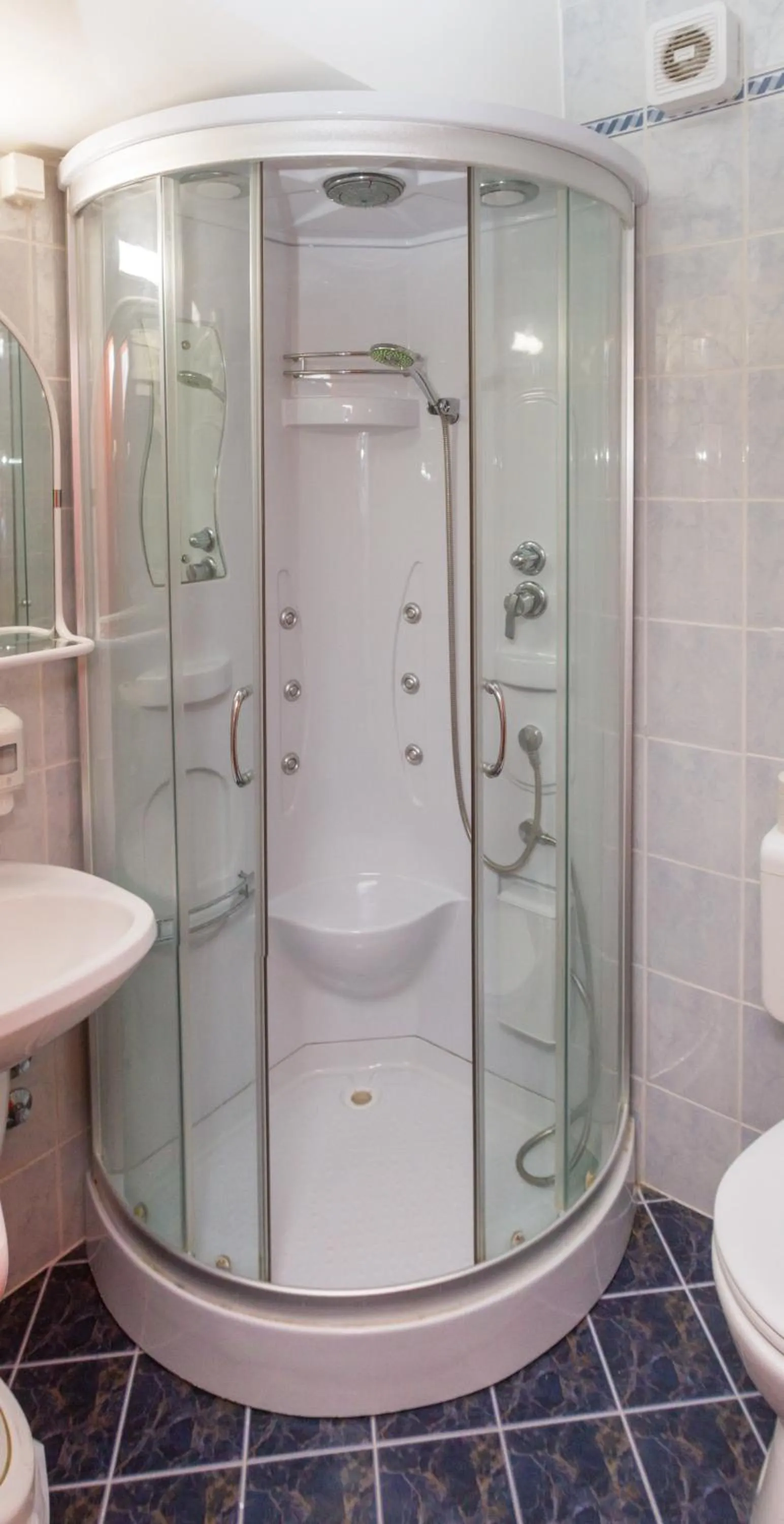 Shower in Hotel Rudolf