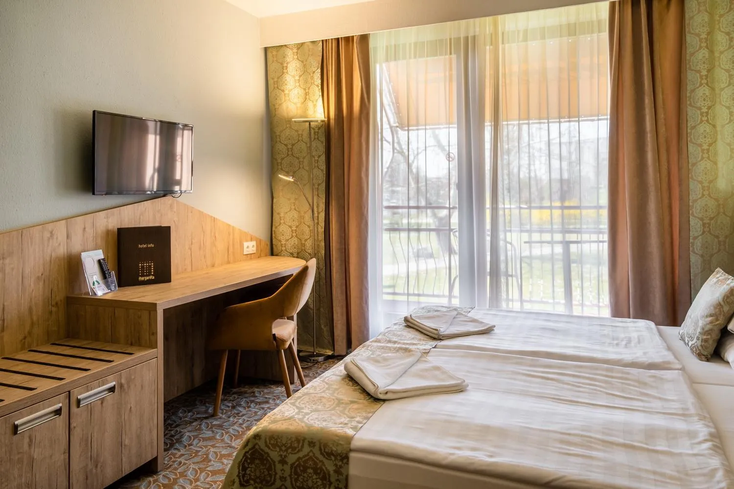 Bedroom, Bed in Hotel Margareta