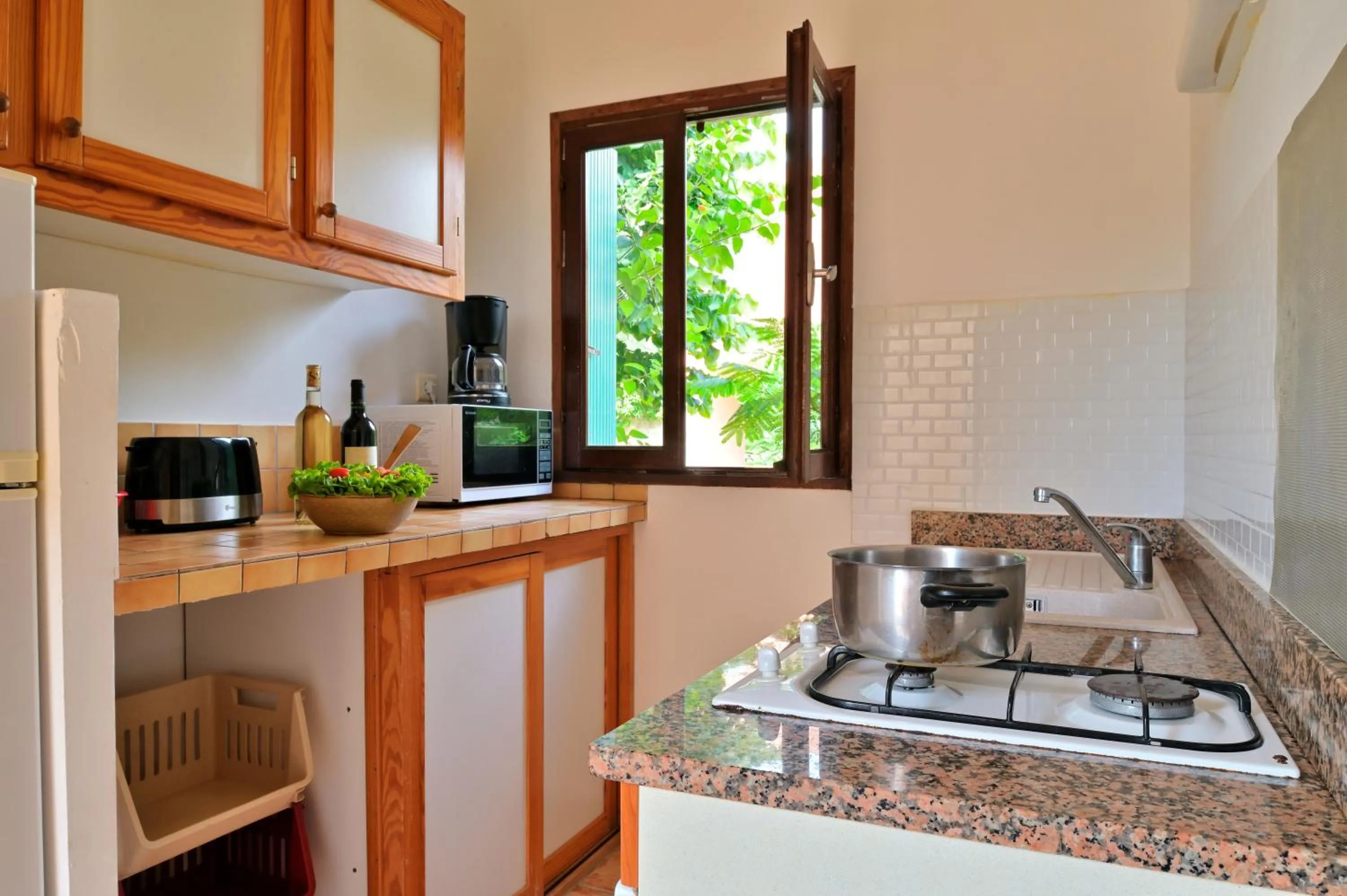 Coffee/tea facilities in Pinea Mare