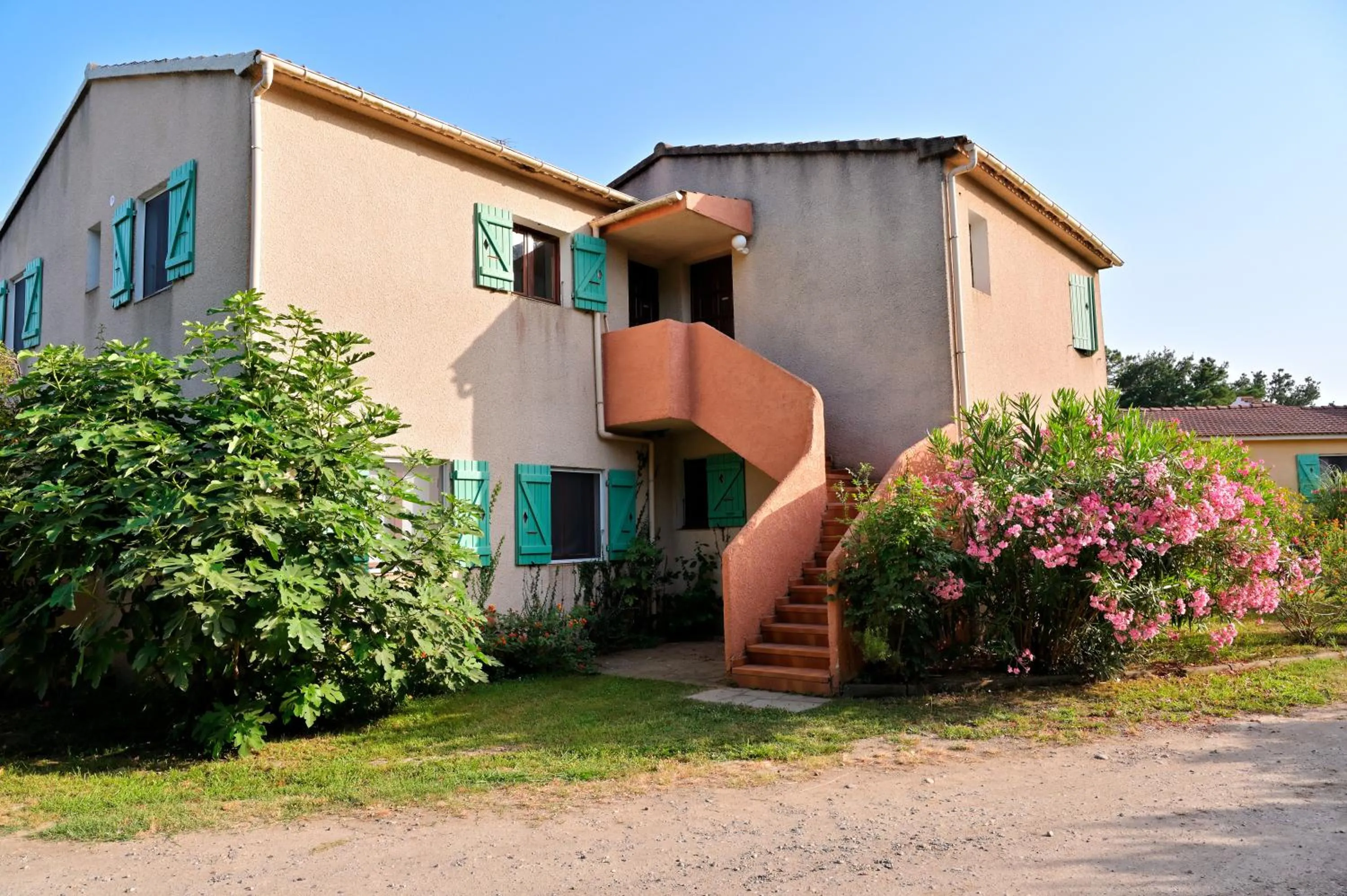 Property building in Pinea Mare