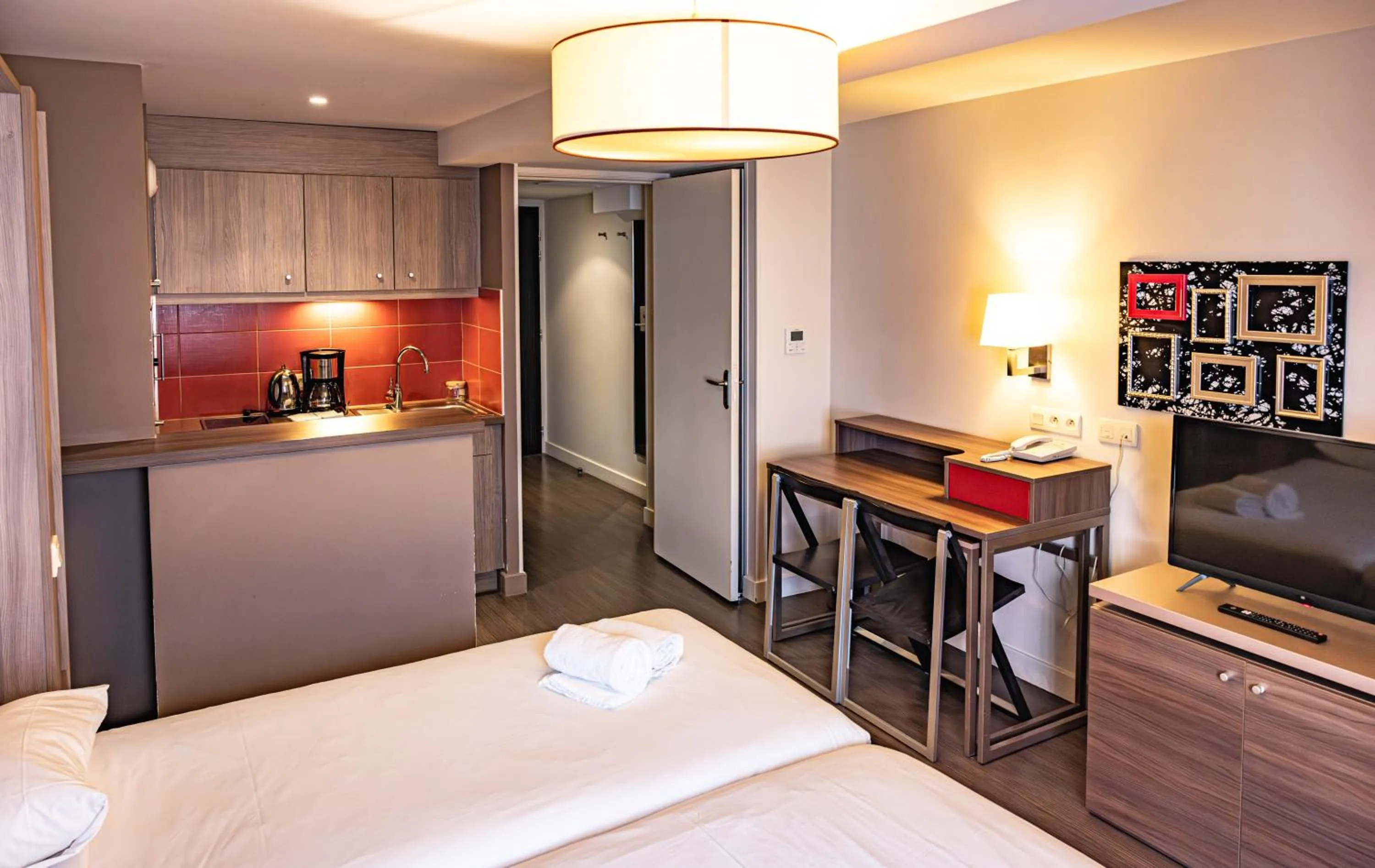 Bedroom, Bed in B&B HOME Caen Centre Gare