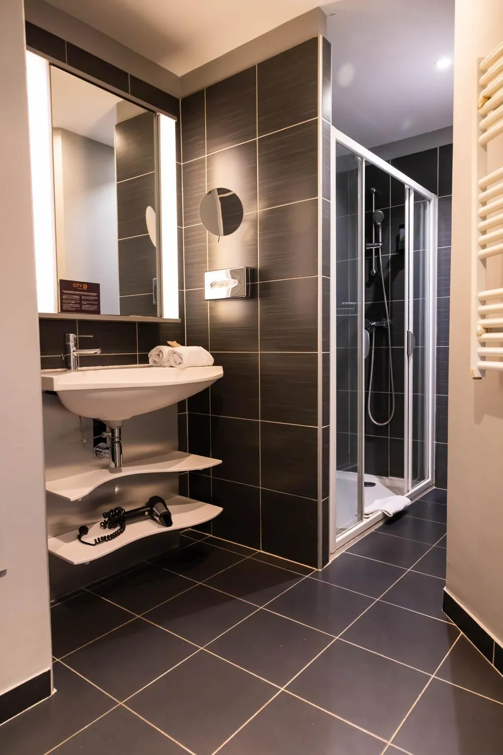 Bathroom in B&B HOME Caen Centre Gare