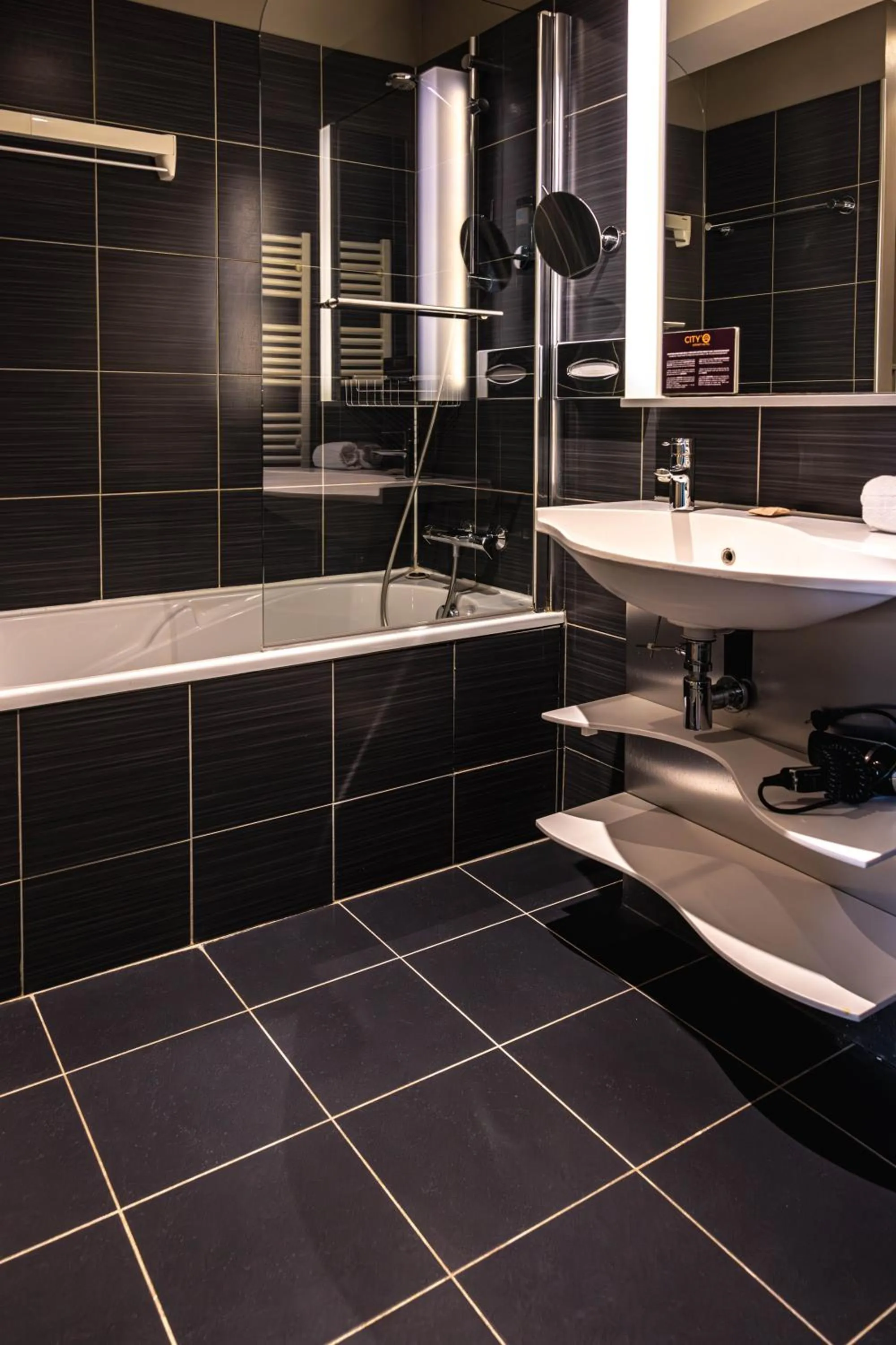 Bathroom in B&B HOME Caen Centre Gare