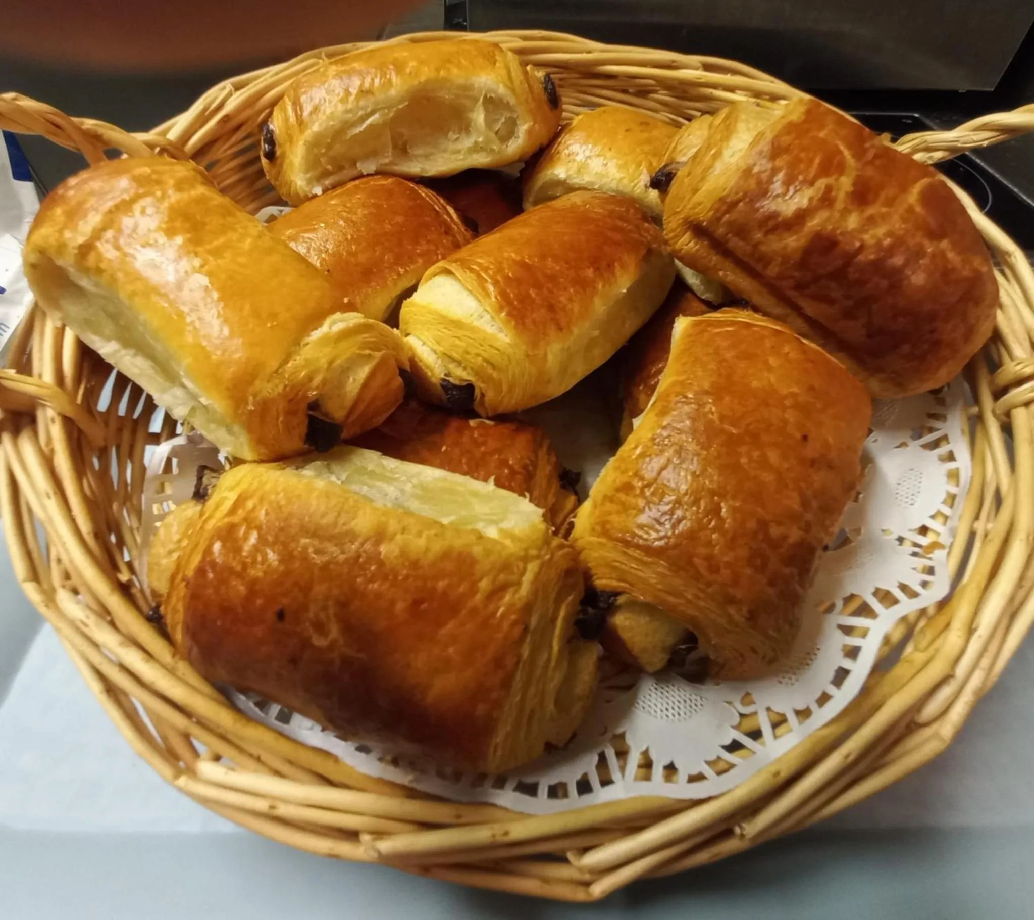 Restaurant/places to eat in B&B HOME Caen Centre Gare