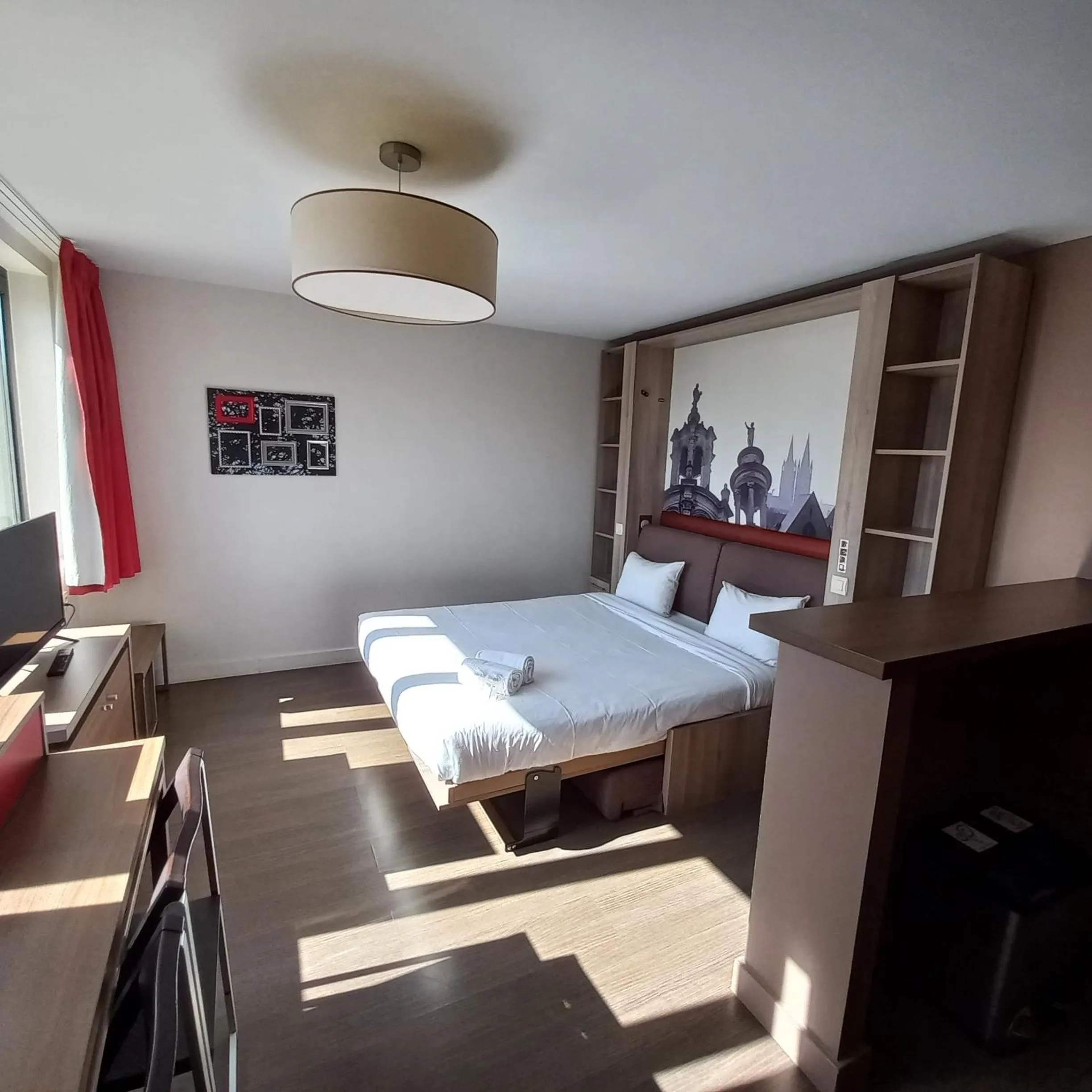 Photo of the whole room, Bed in B&B HOME Caen Centre Gare