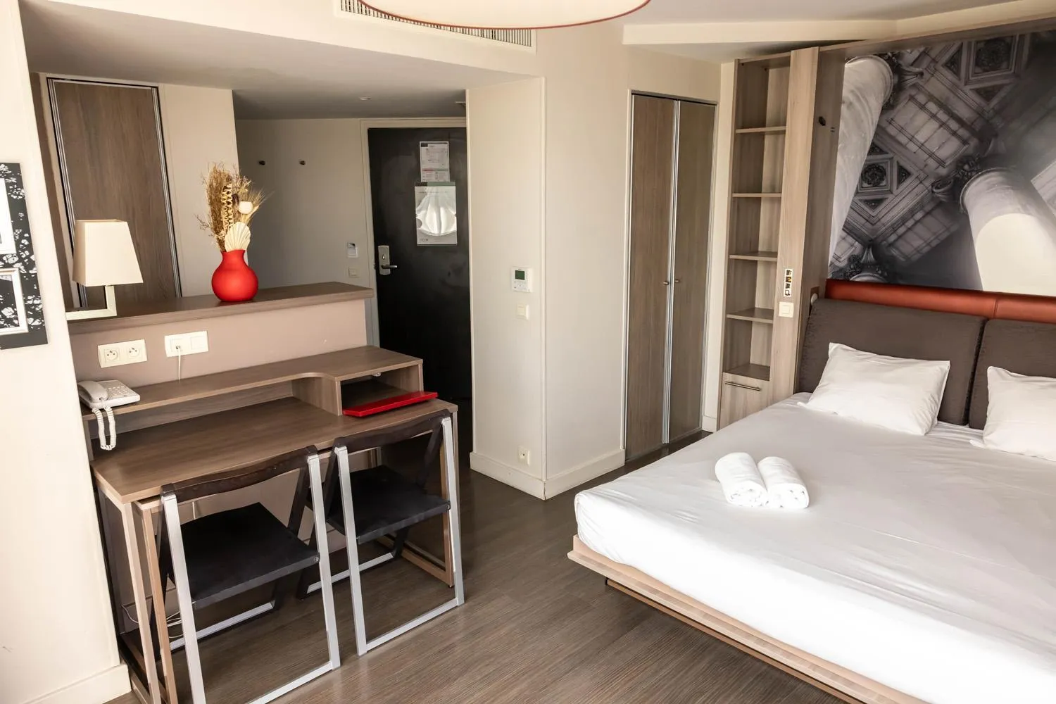 Bedroom, Bed in B&B HOME Caen Centre Gare