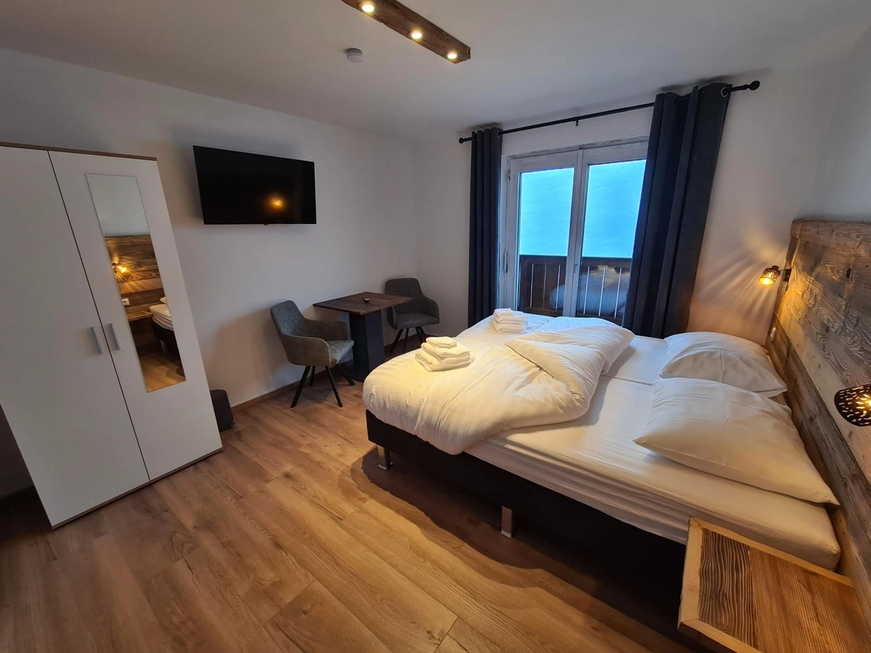 Photo of the whole room, Bed in Hotel Pension Annerlhof