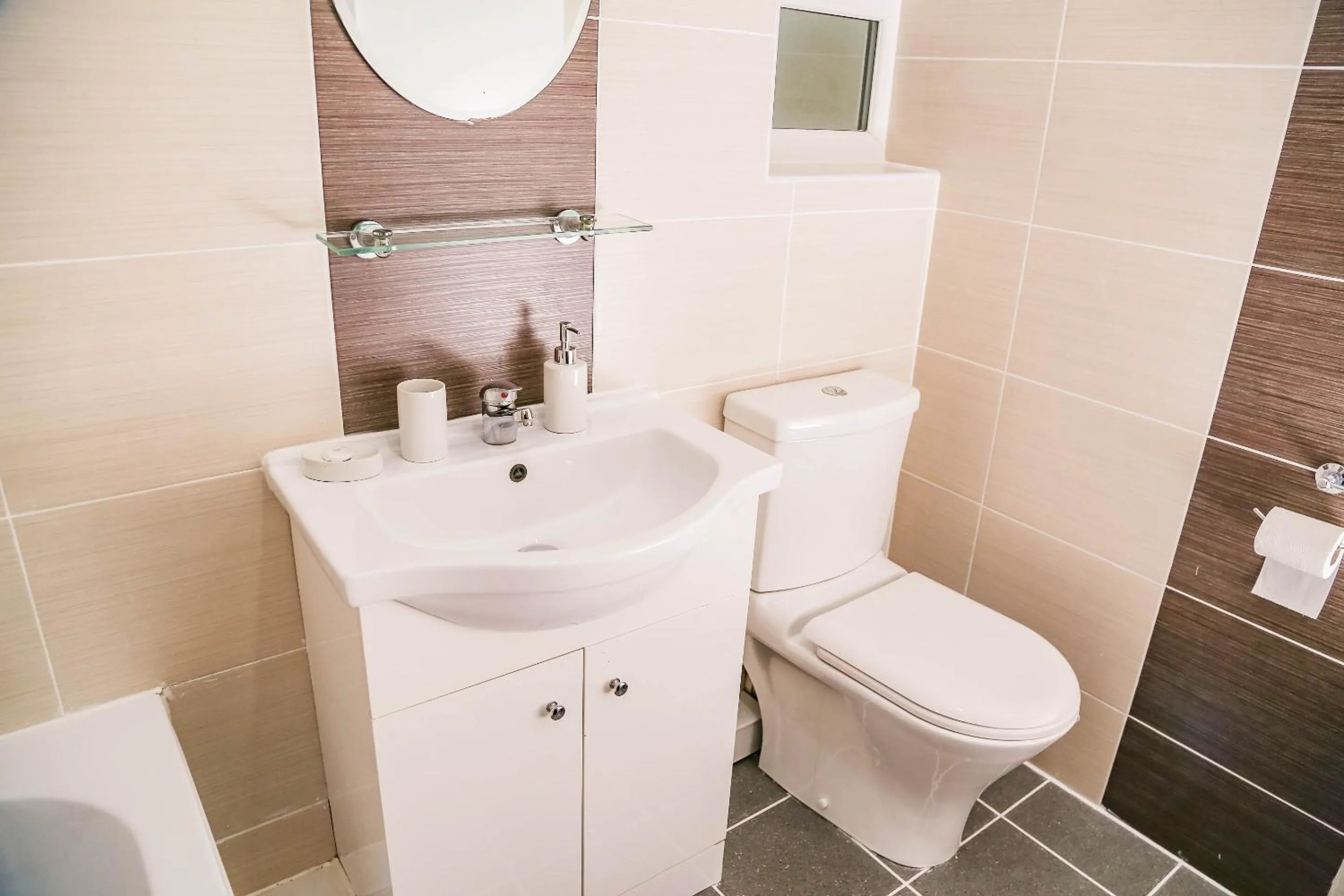 Bathroom in Manchester Apartments by BEVOLVE - City Centre