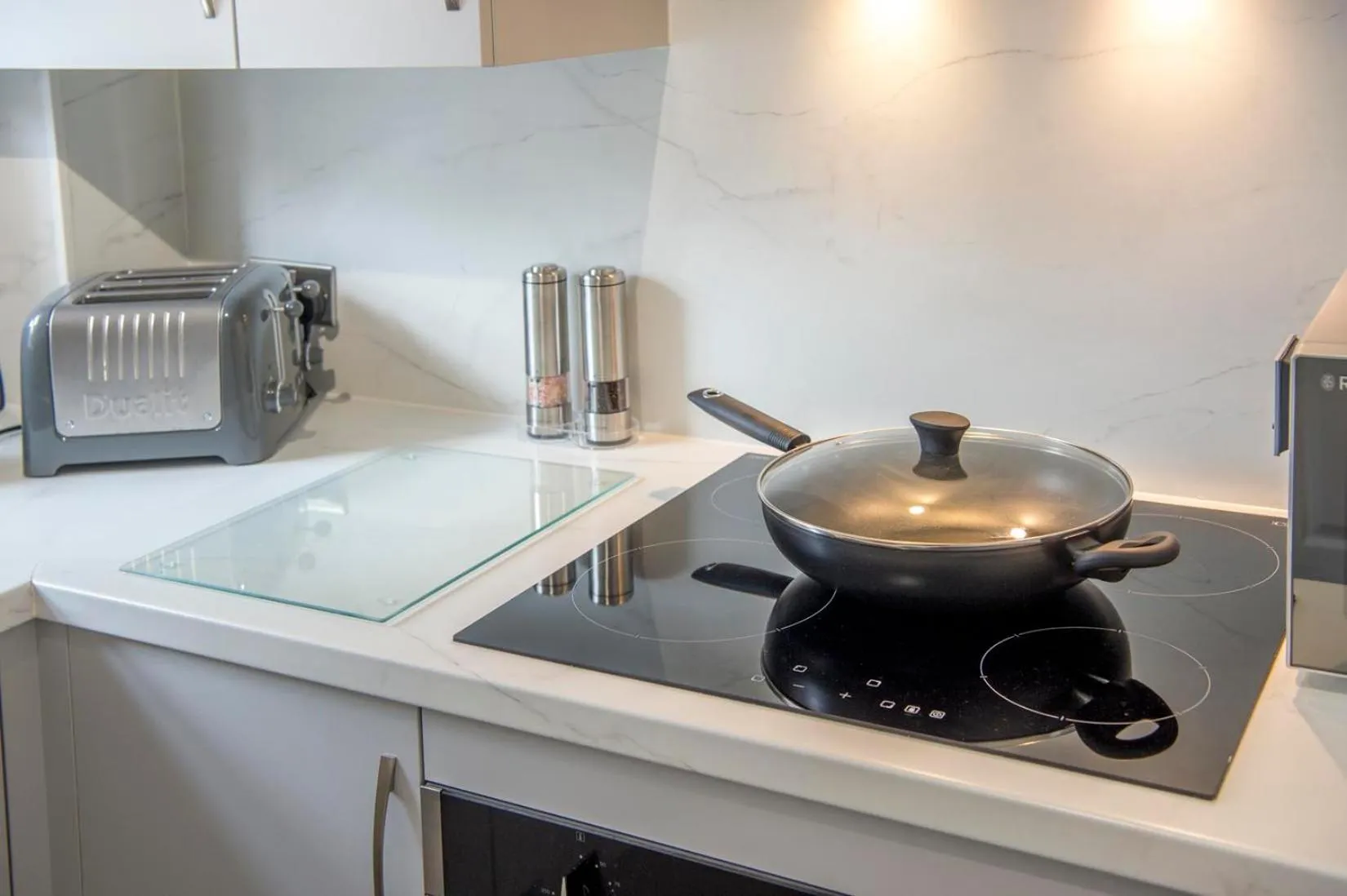 Kitchen or kitchenette in Penleys Apartment