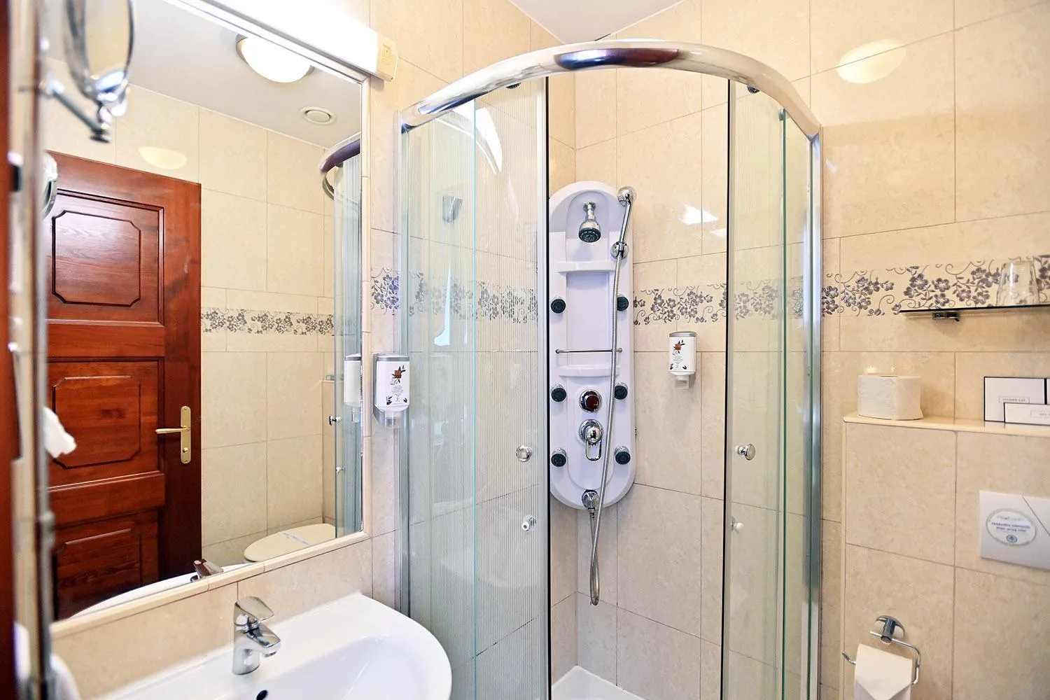Shower in Hotel Eger & Park