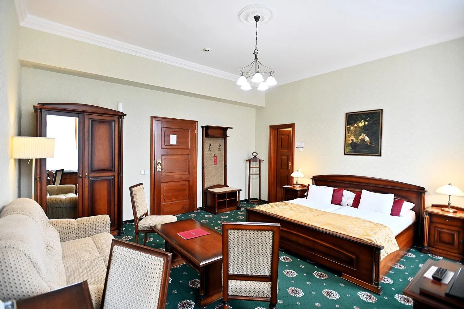 Bed in Hotel Eger & Park