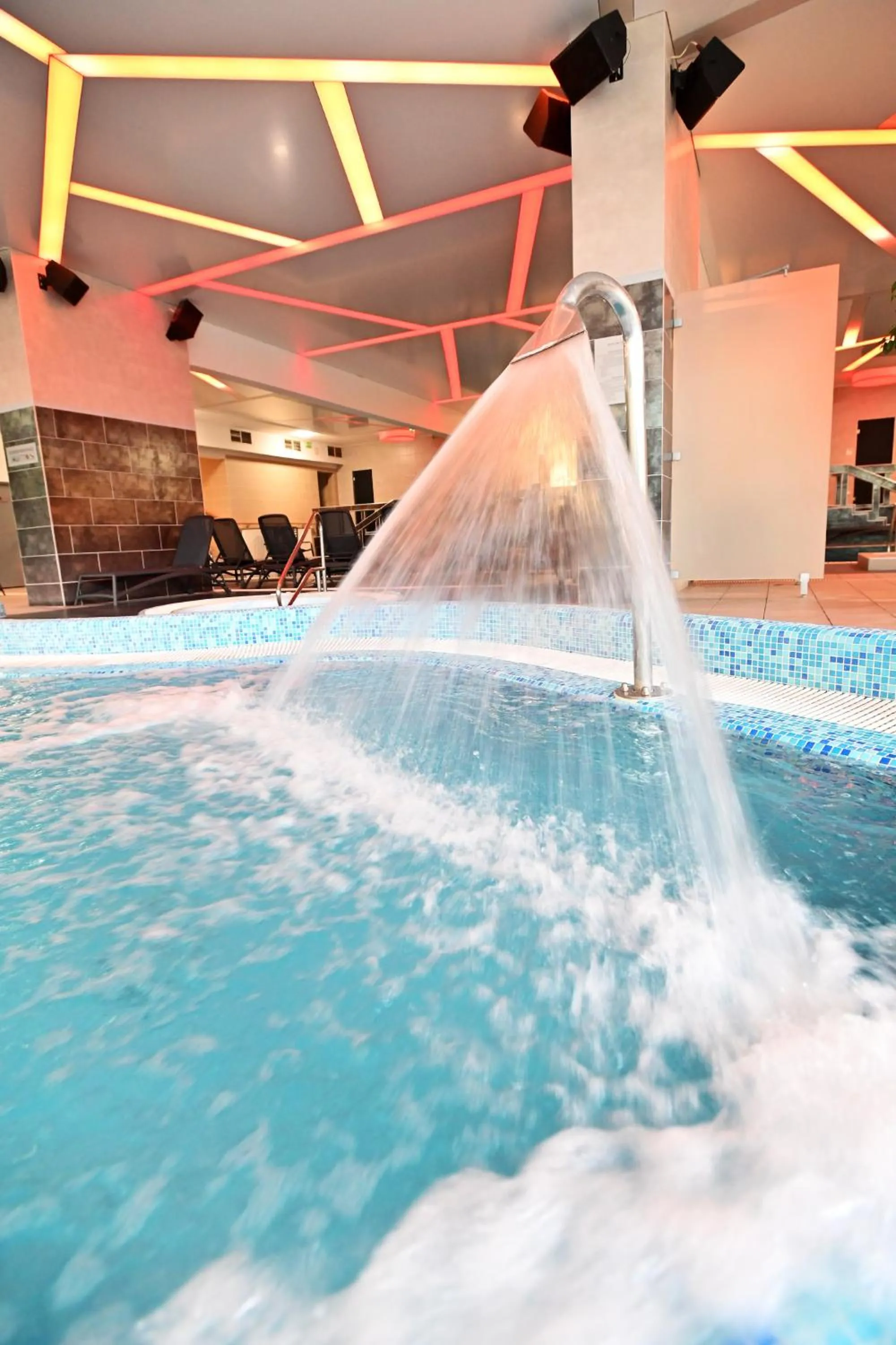 Swimming pool in Hotel Eger & Park