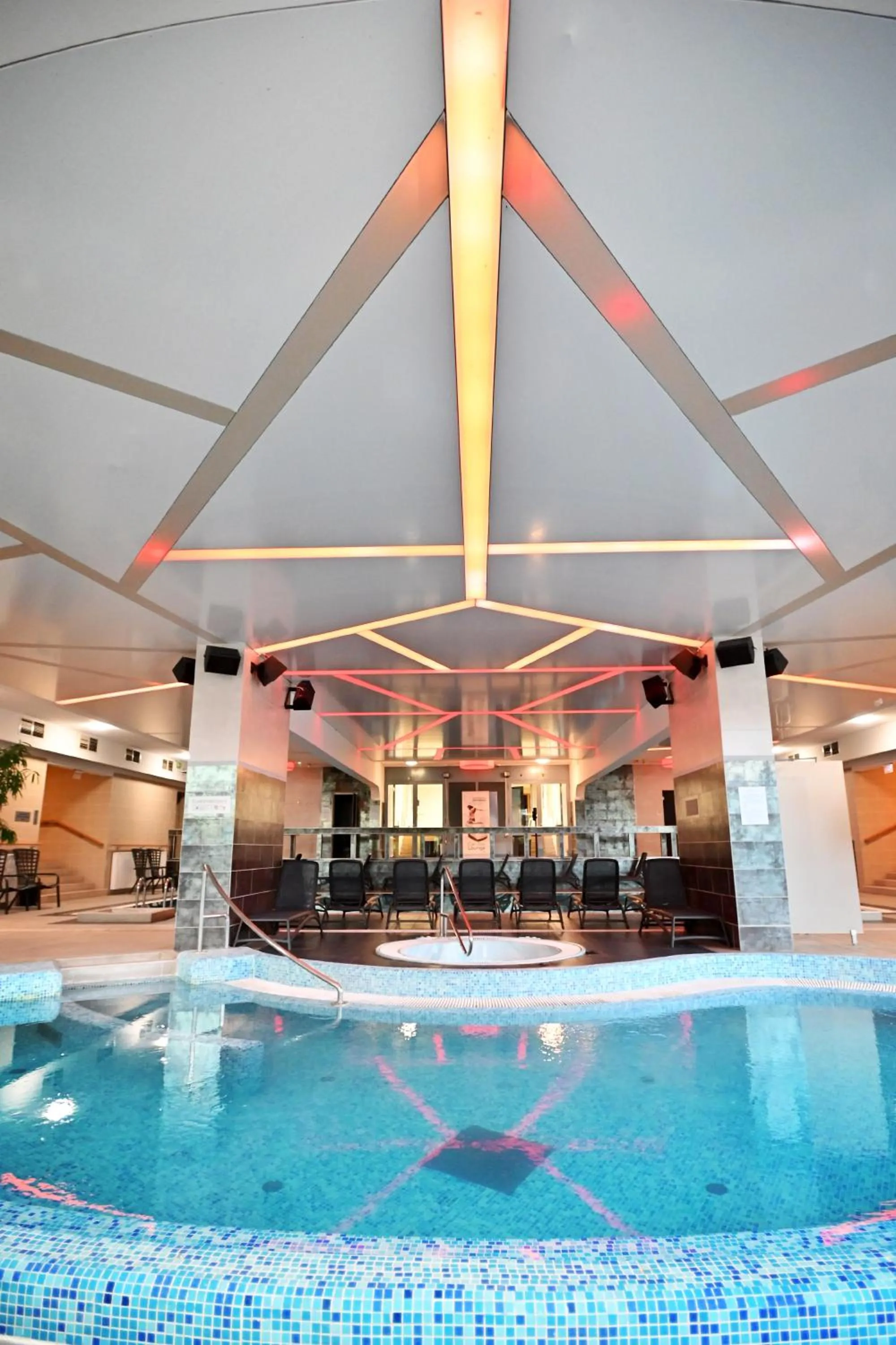 Swimming pool in Hotel Eger & Park