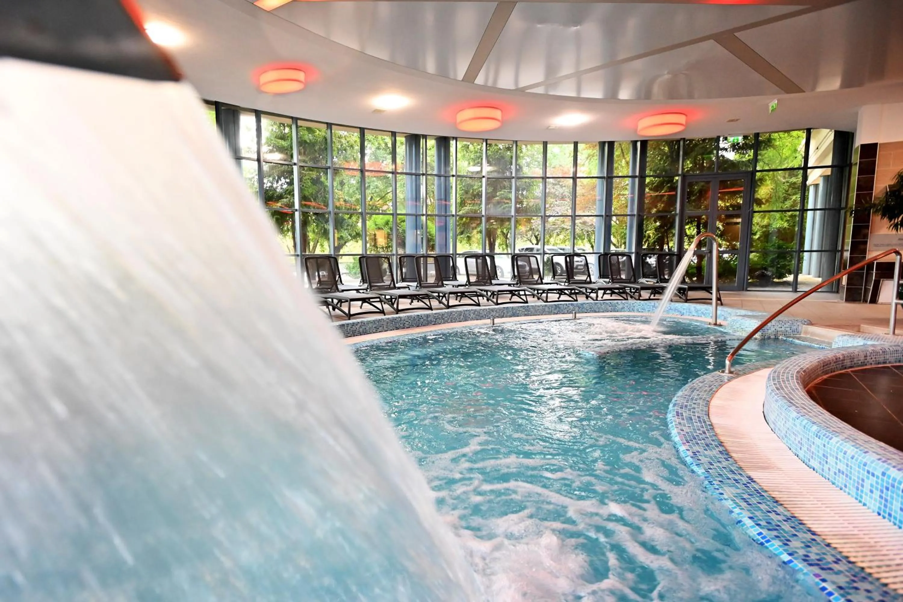 Swimming pool in Hotel Eger & Park