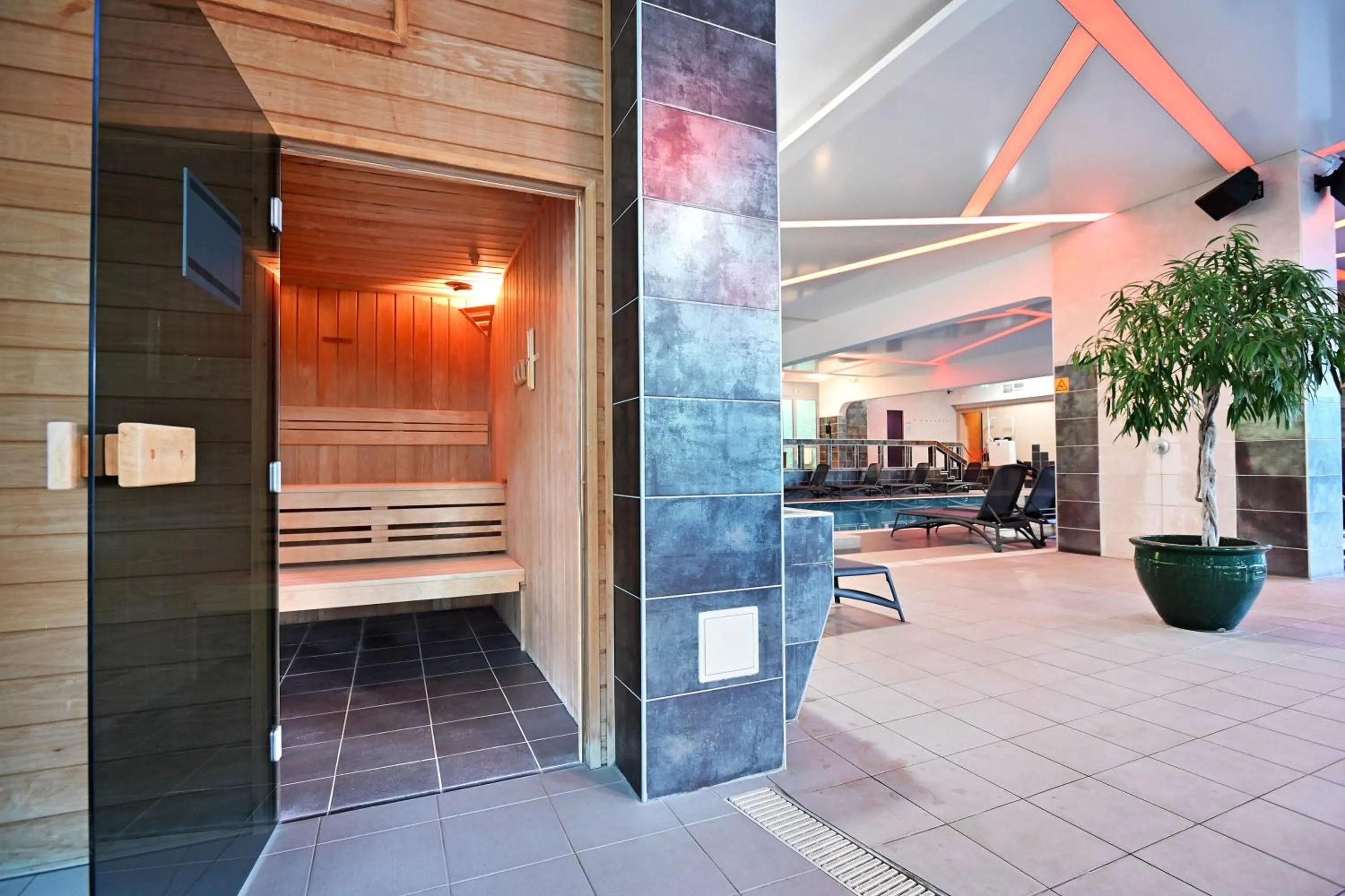 Property building in Hotel Eger & Park