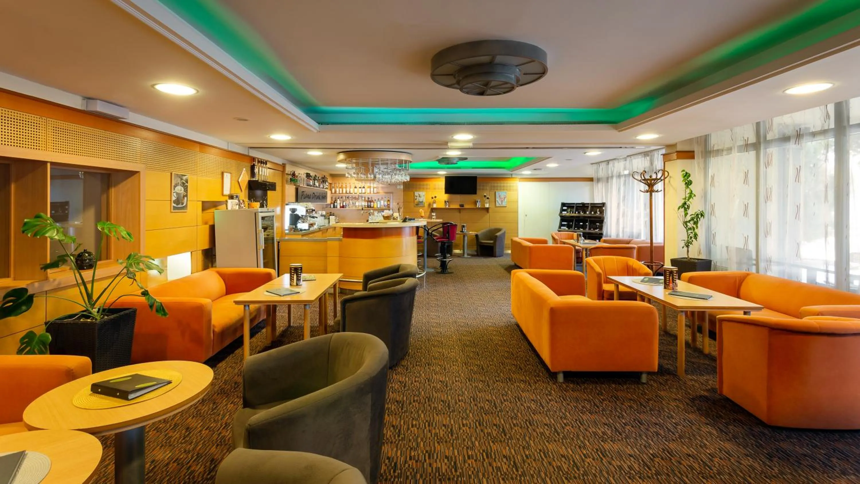 Lounge or bar in Hotel Eger & Park