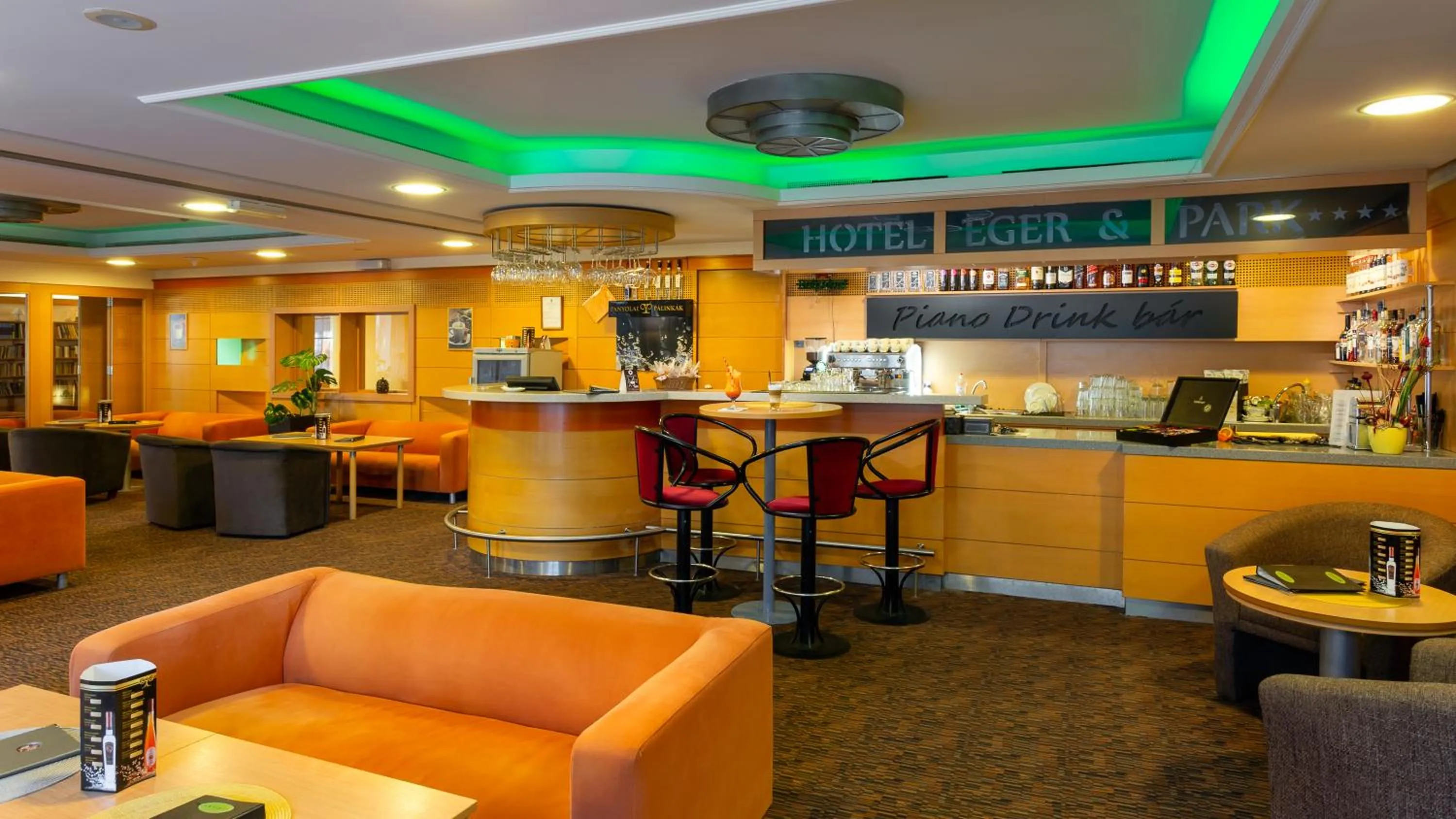 Coffee/tea facilities in Hotel Eger & Park