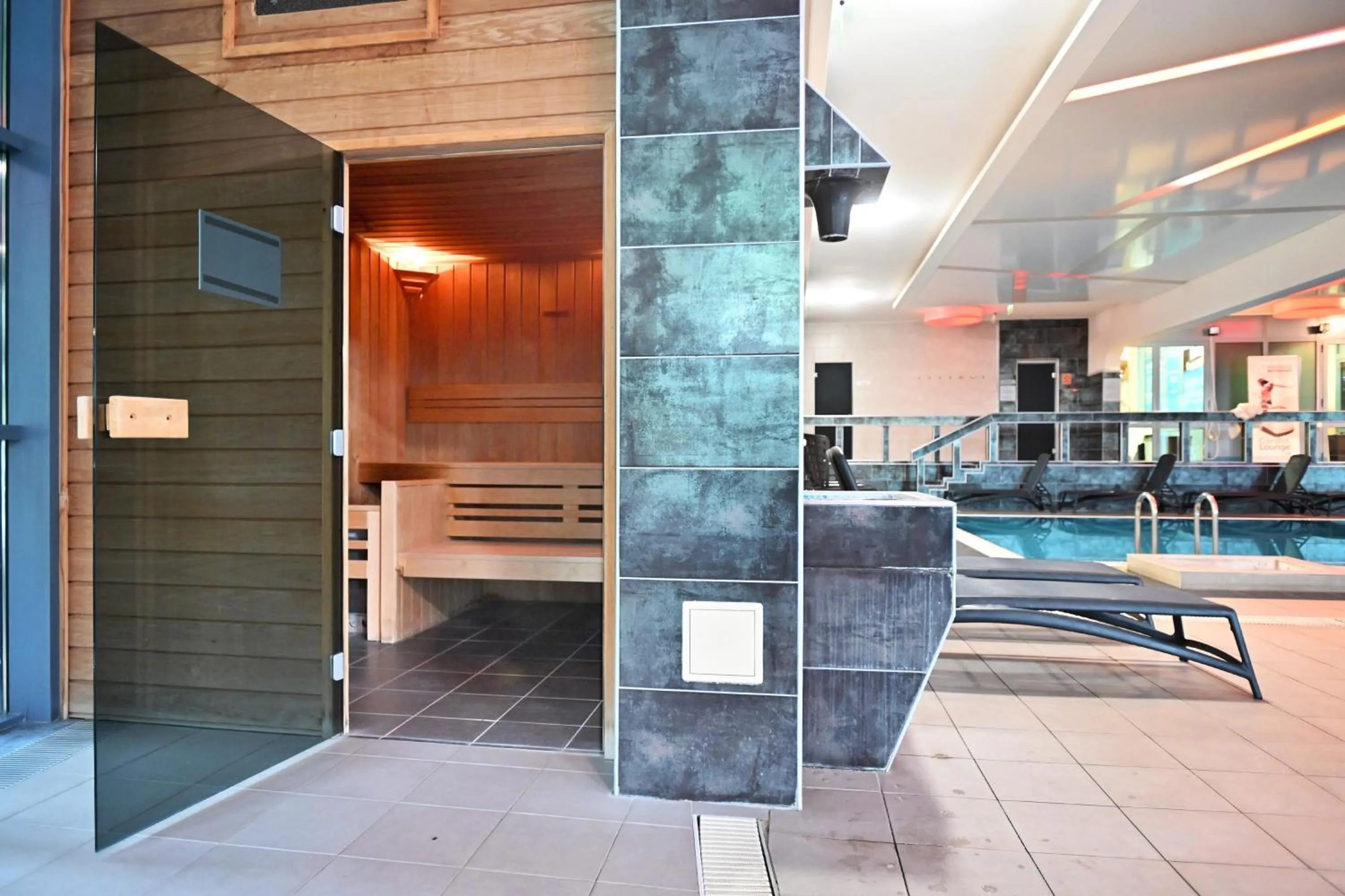 Swimming pool in Hotel Eger & Park