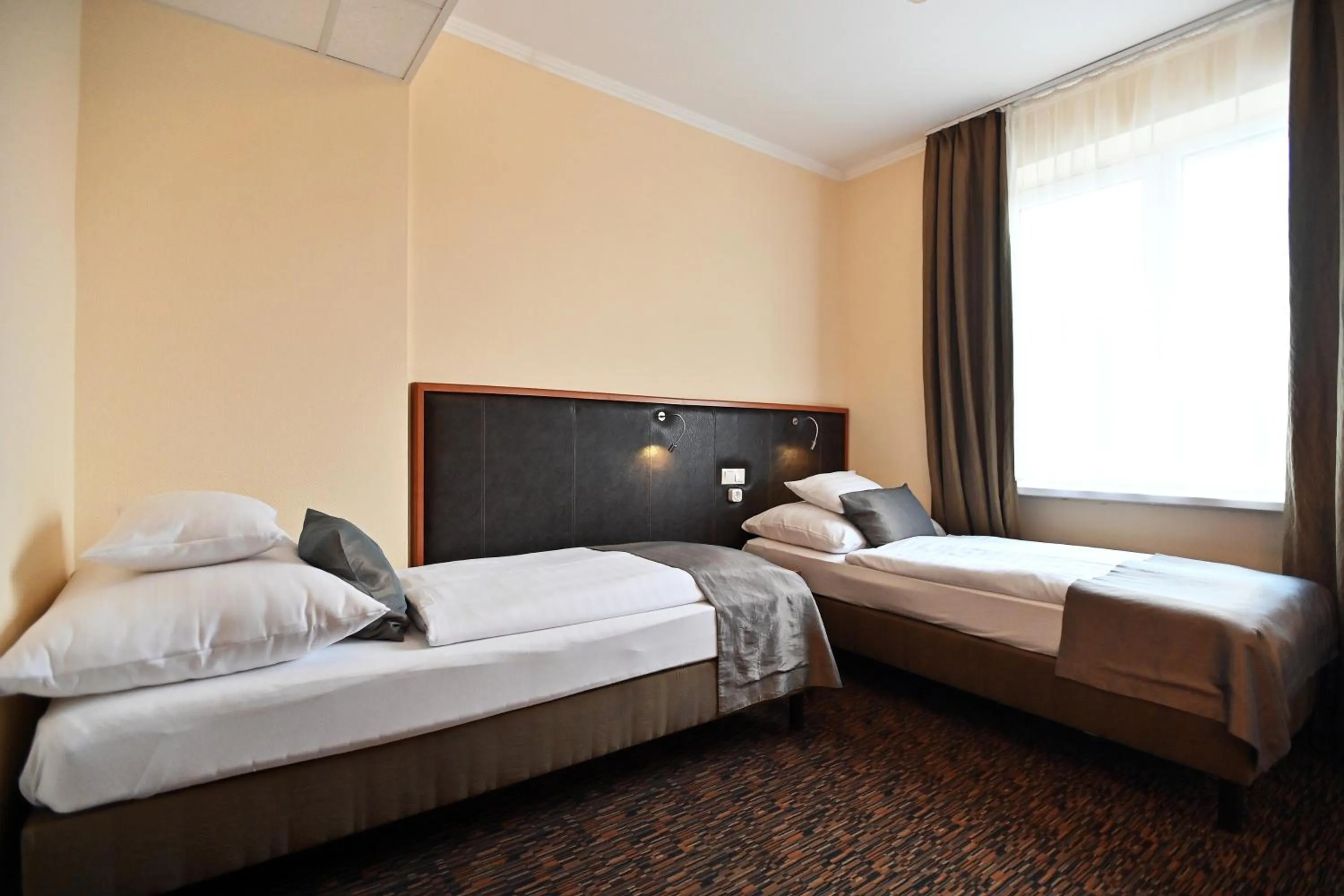 Bed in Hotel Eger & Park