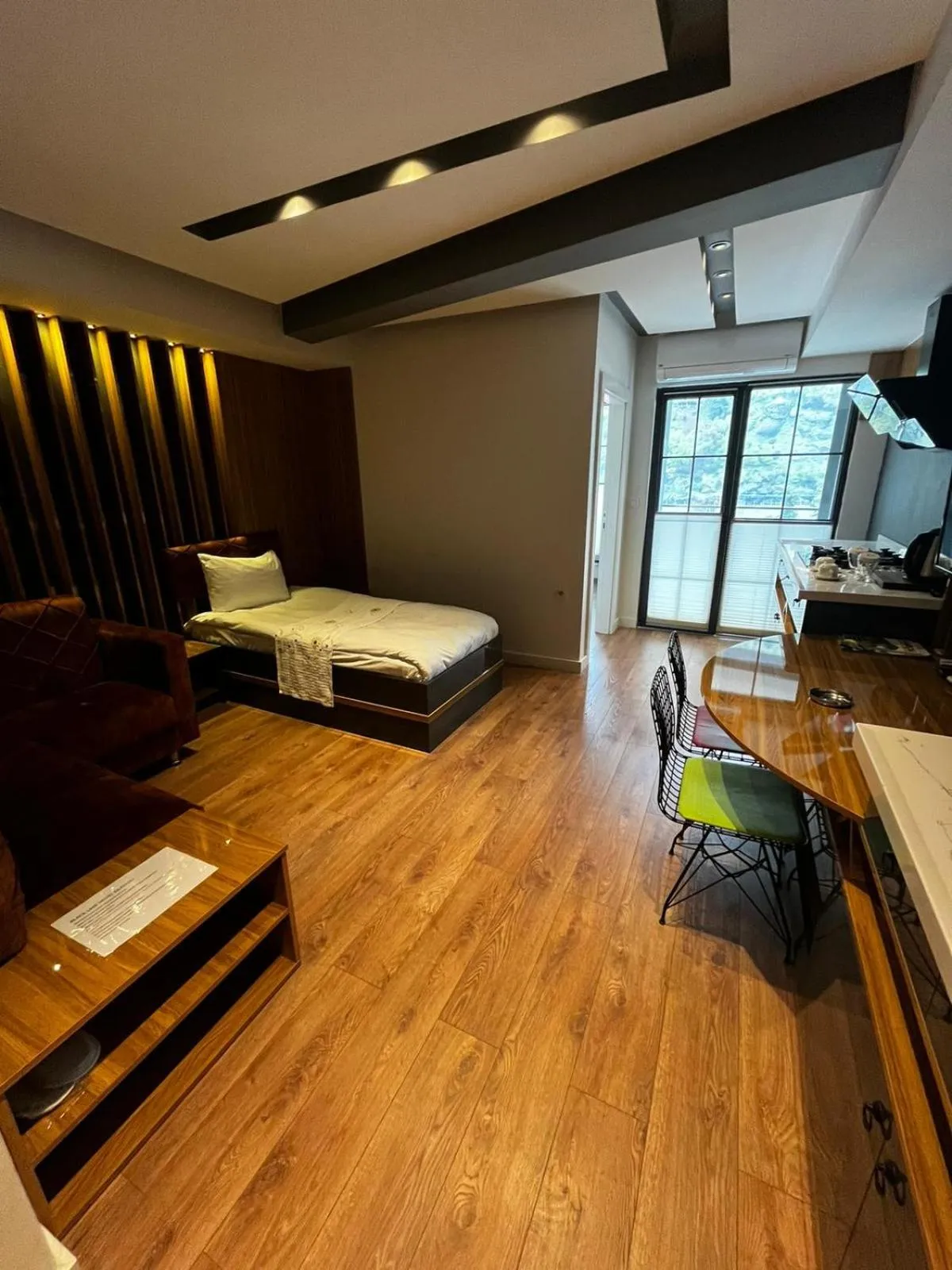 Communal lounge/ TV room in BLACKLAKE OTEL