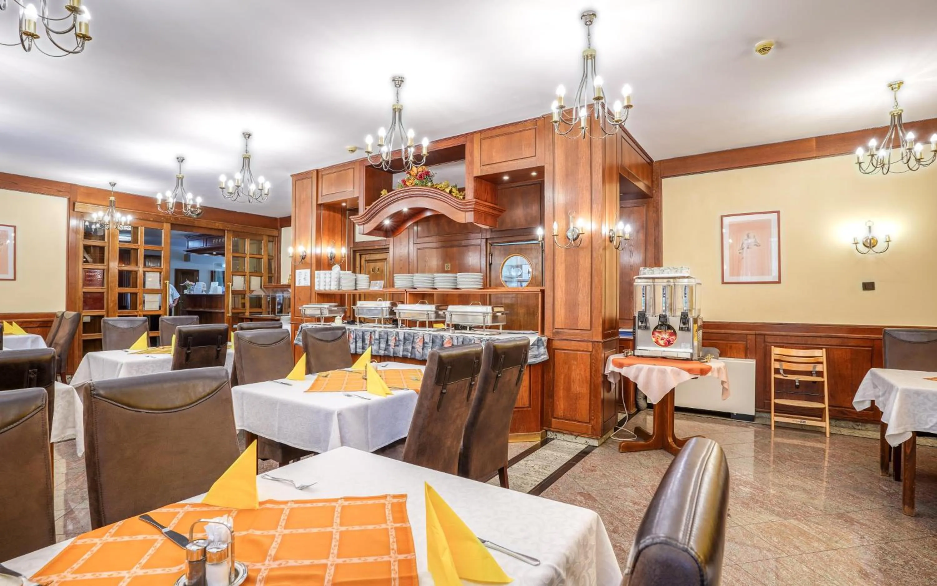 Restaurant/places to eat in Hotel Erzsébet